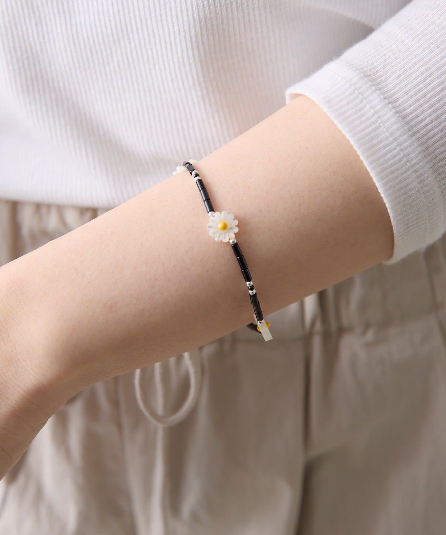 ear PAPILLONNER(イア パピヨネ) 《スターリングシルバー使用/WEB＆一部店舗限定》マーガレットブレスレット