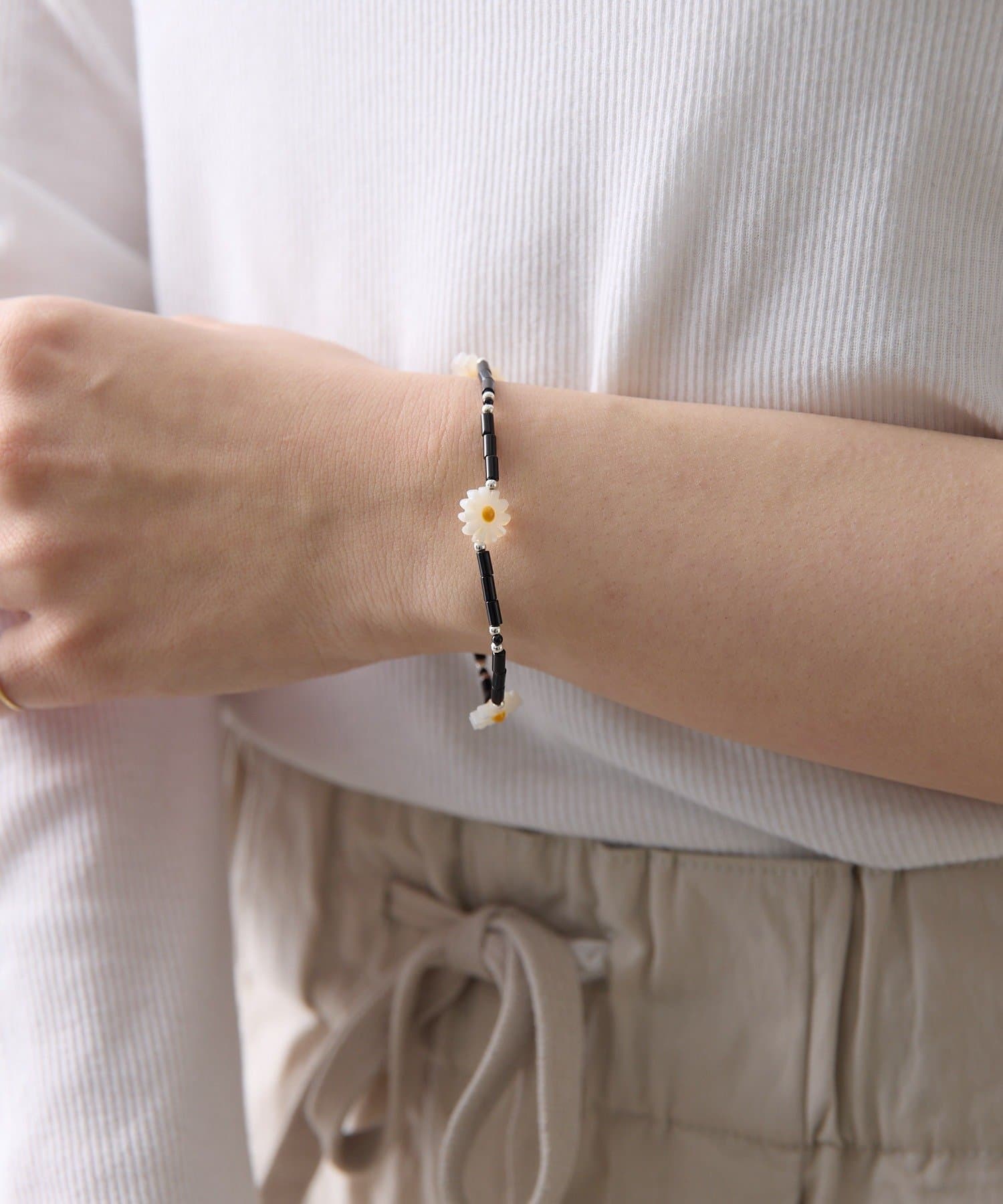 ear PAPILLONNER(イア パピヨネ) 《スターリングシルバー使用/WEB＆一部店舗限定》マーガレットブレスレット