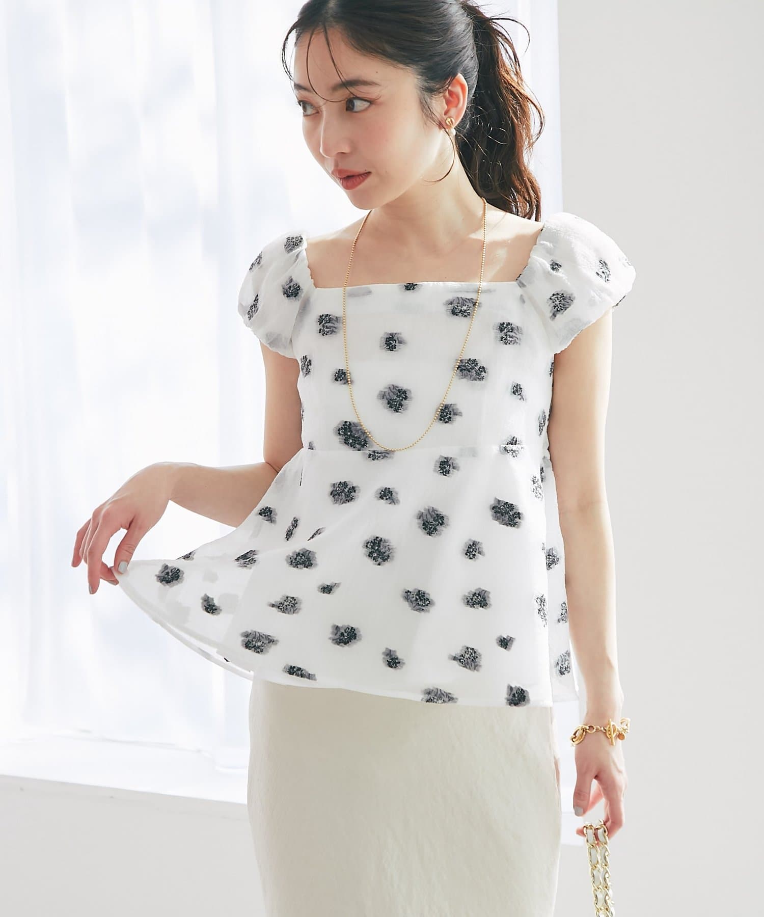 La boutique BonBon(ラブティックボンボン) 【最強モテブラウス】小花ラメジャガードペプラムブラウス