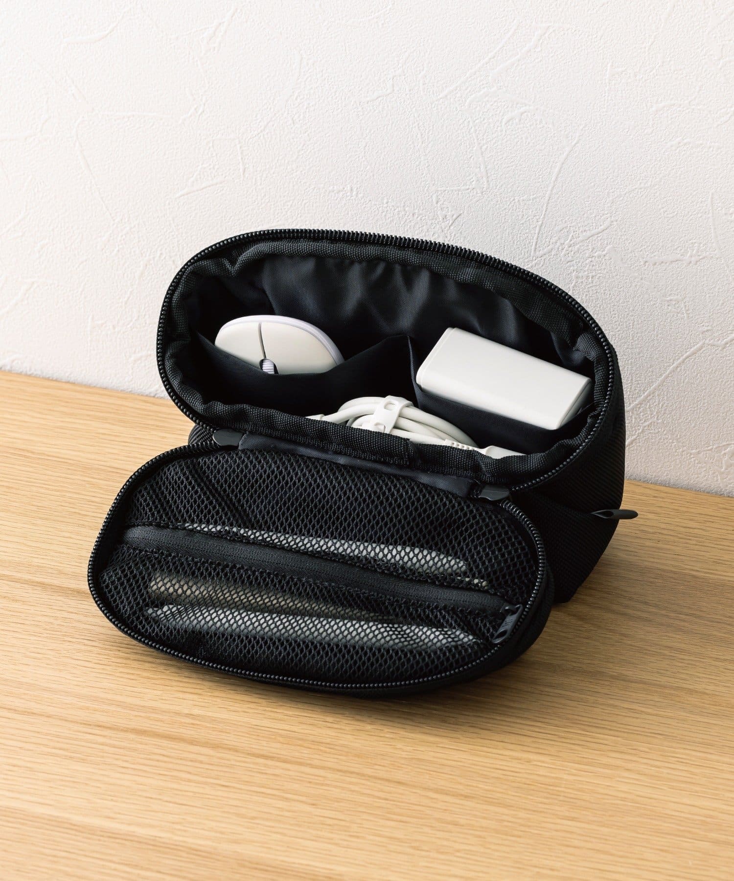 3COINS(スリーコインズ) 自立マルチポーチ