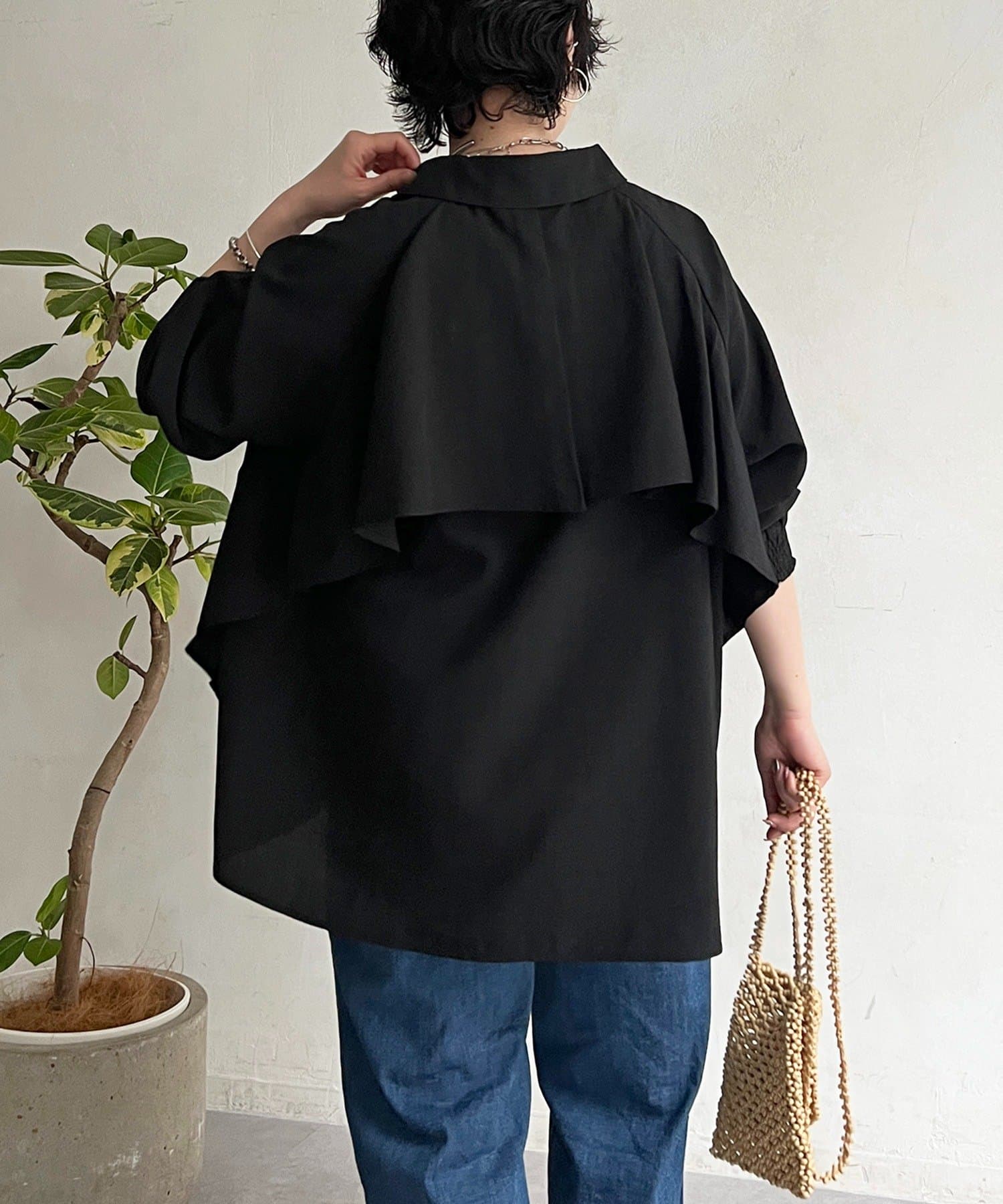 un dix cors(アンディコール) 【甘くないフリルシャツ】麻調バックフリルブラウス