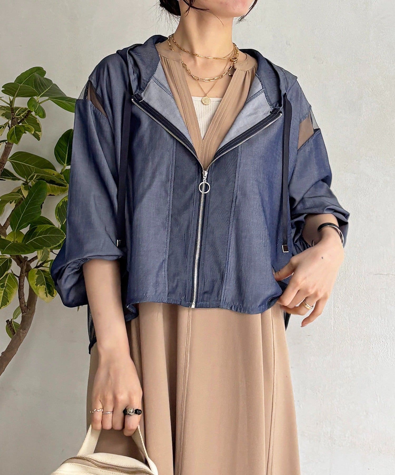 un dix cors(アンディコール) 光沢バイカラーフードブルゾン