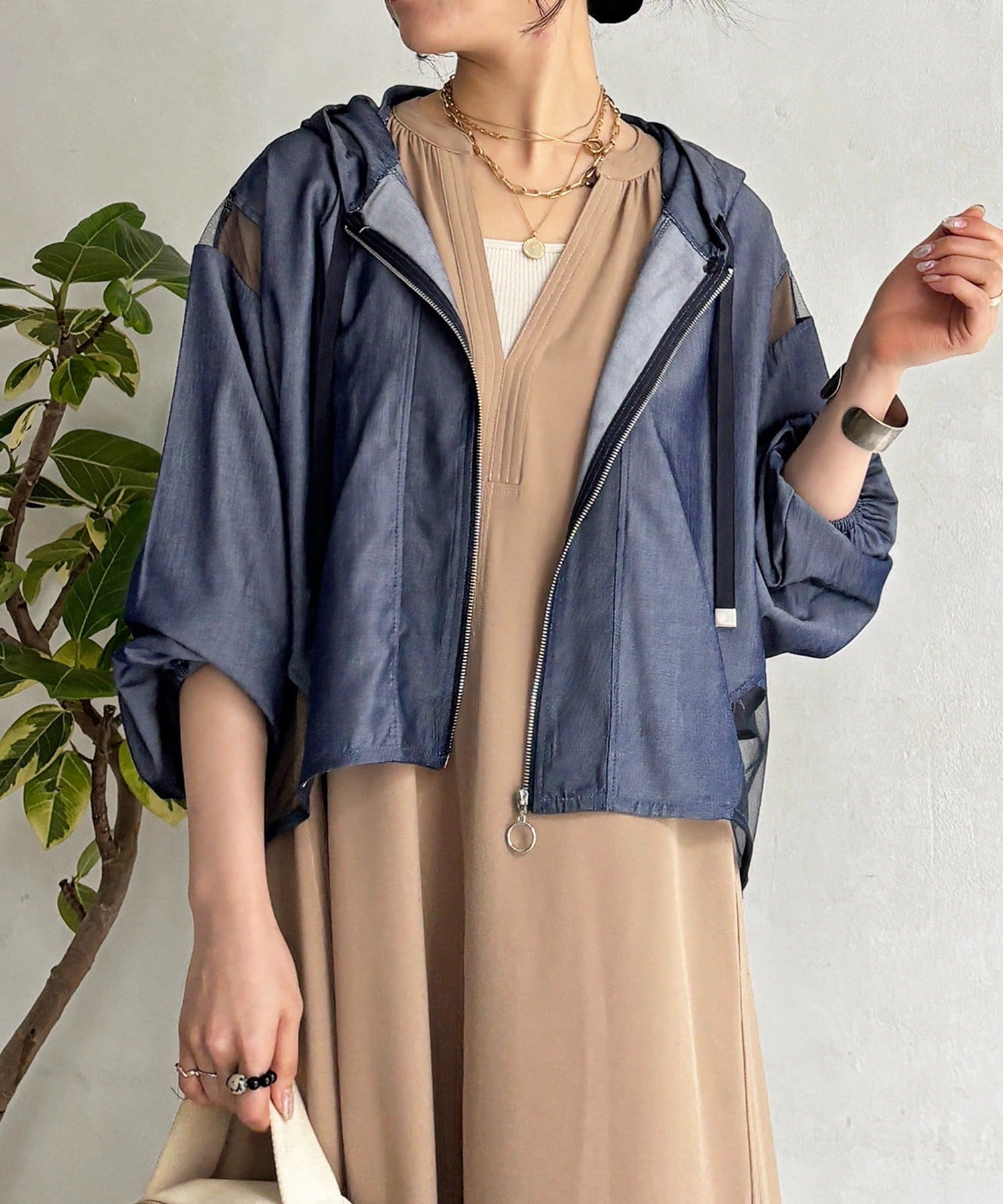 un dix cors(アンディコール) 光沢バイカラーフードブルゾン