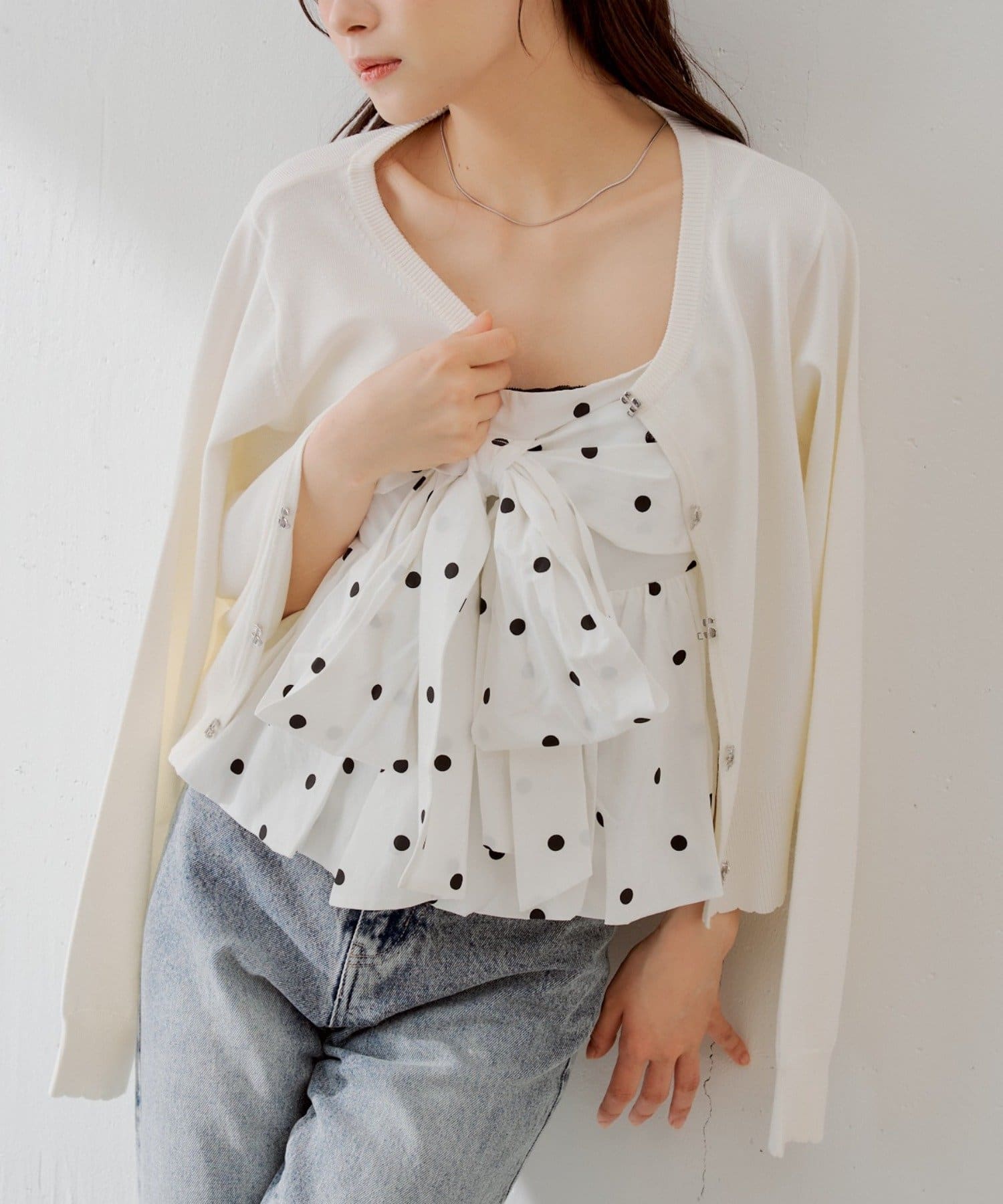 Chico(チコ) 【SALON by Chico】UVチャームボタンクルーカーディガン