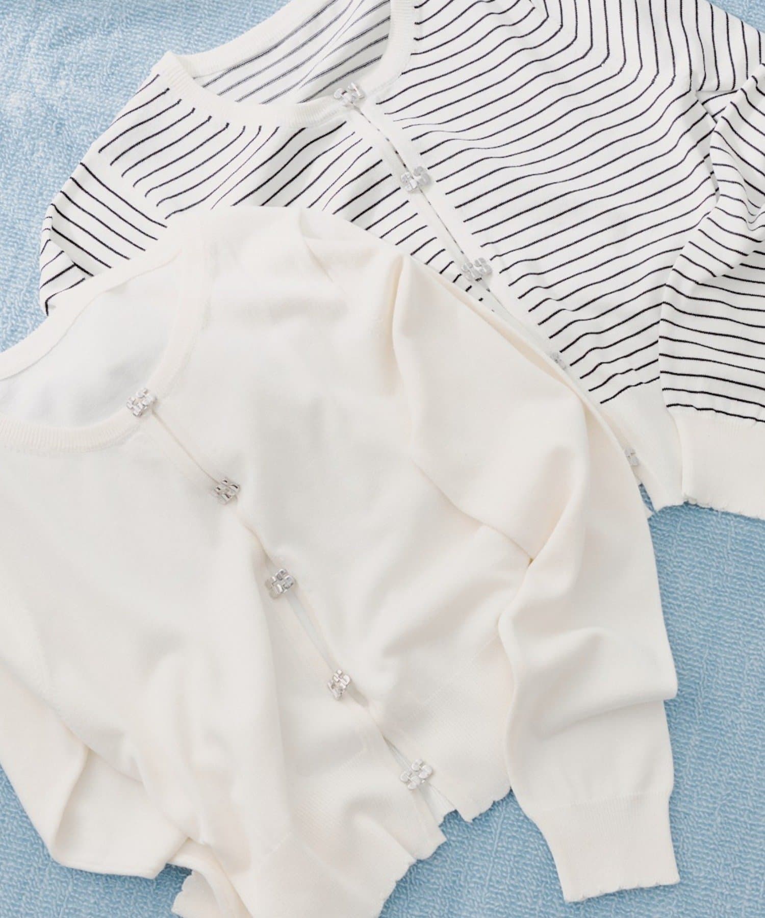 Chico(チコ) 【SALON by Chico】UVチャームボタンクルーカーディガン