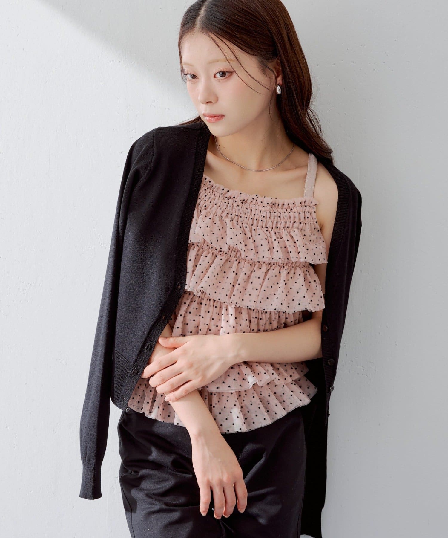 Chico(チコ) 【SALON by Chico】ドットティアードアメスリブラウス+クルーシアーカーデセット