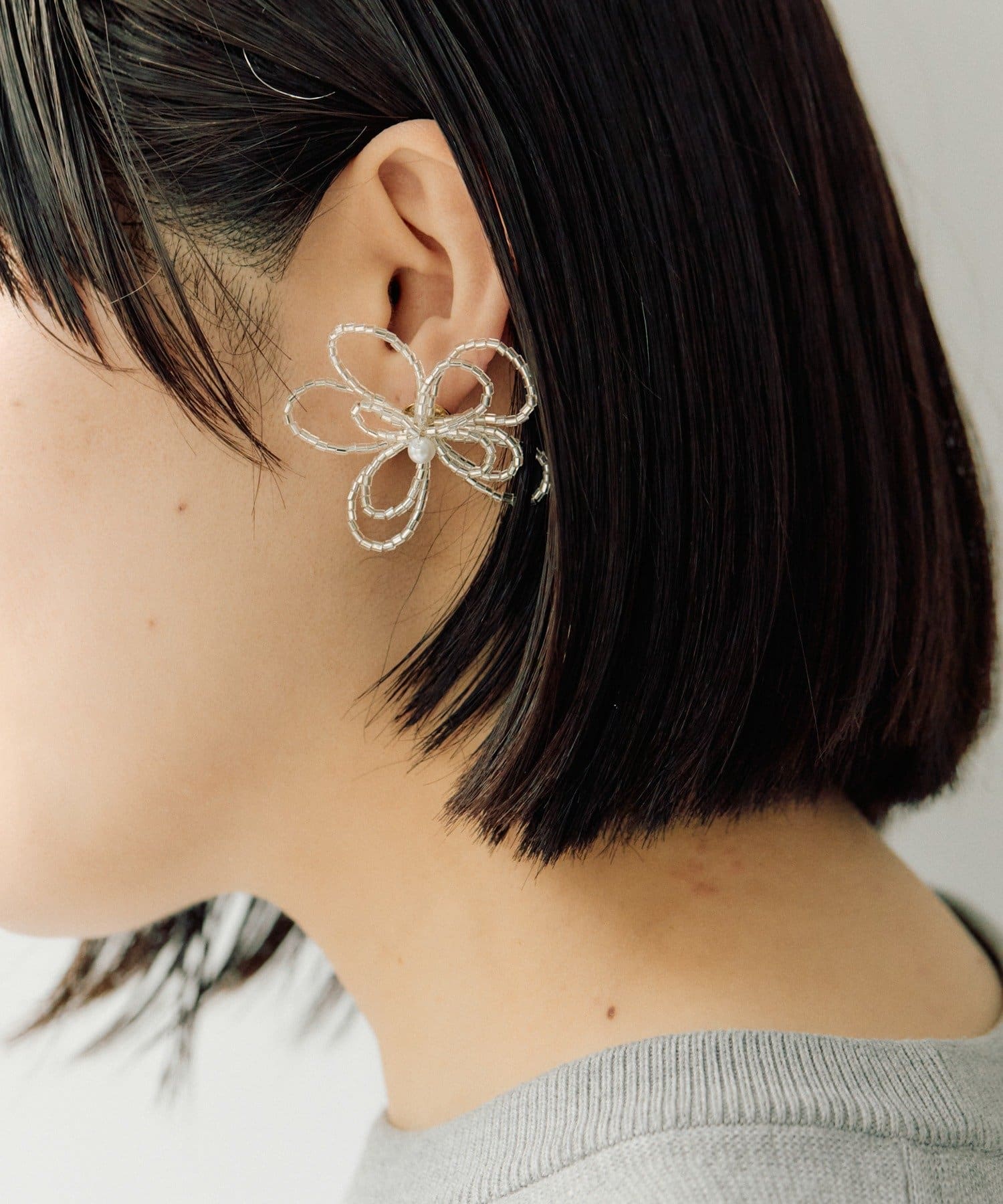 ear PAPILLONNER(イア パピヨネ) BIGフラワービーズピアス