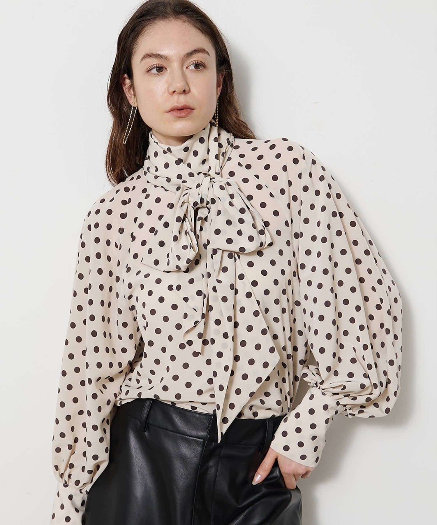 Whim Gazette(ウィム ガゼット) ドットボウタイブラウス