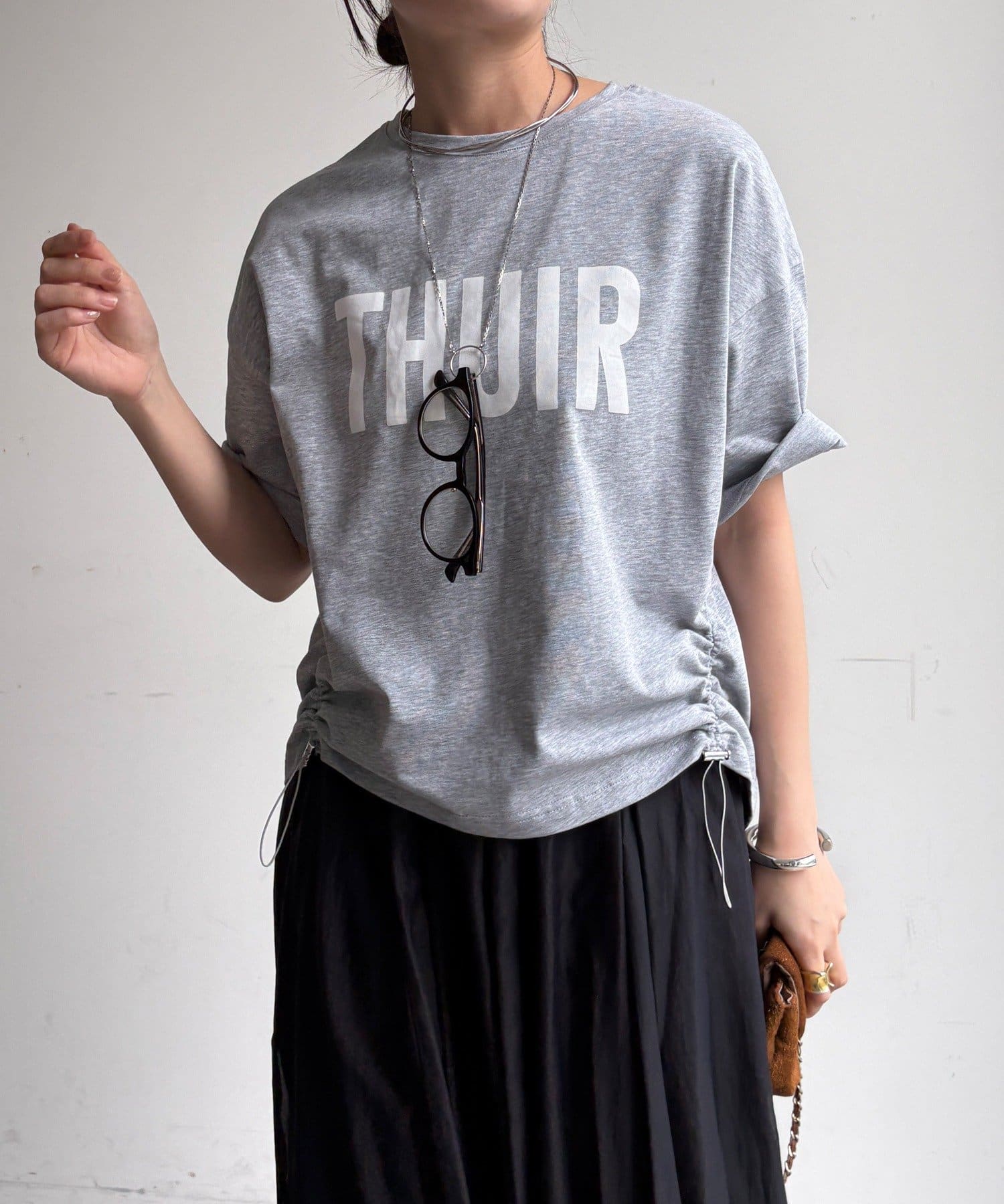 DOUDOU(ドゥドゥ) 【WEB限定】サイドドロストロゴTEE