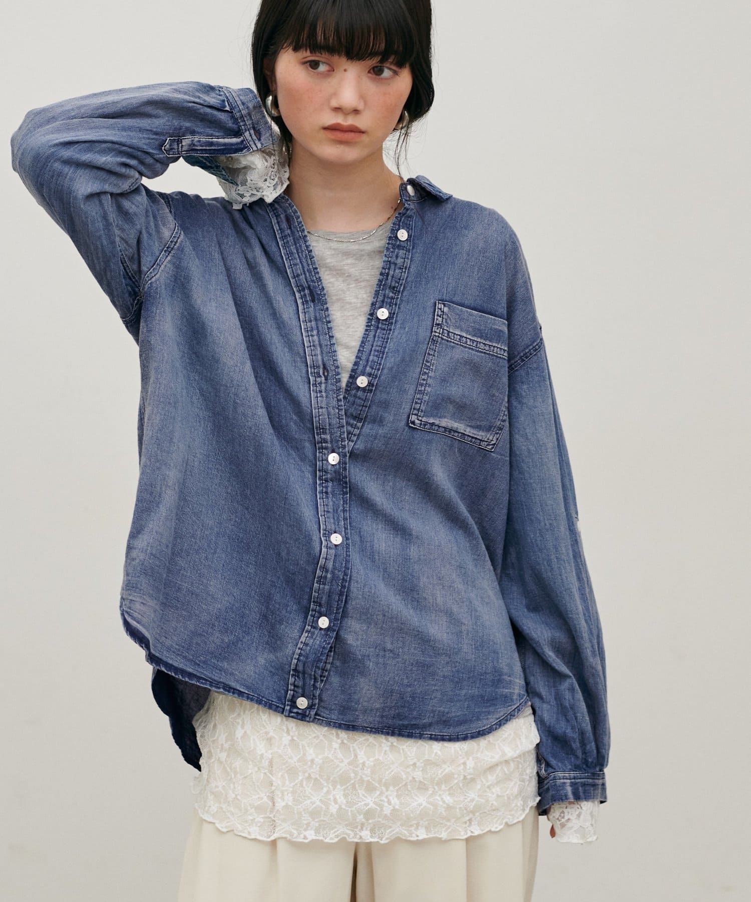 LARUTA(ラルータ) 【夏も着れるデニム】デニム風加工シャツ