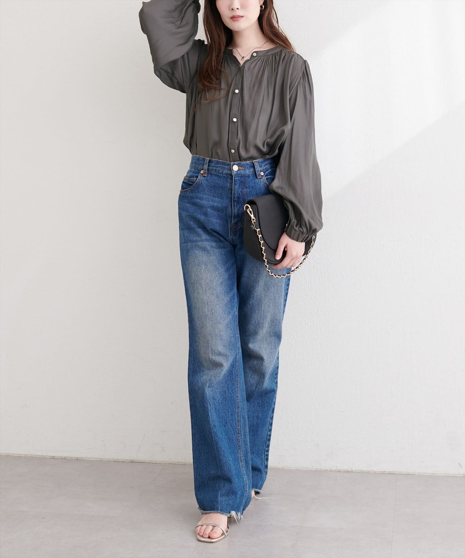 natural couture(ナチュラルクチュール) マット釦とろみサテンブラウス