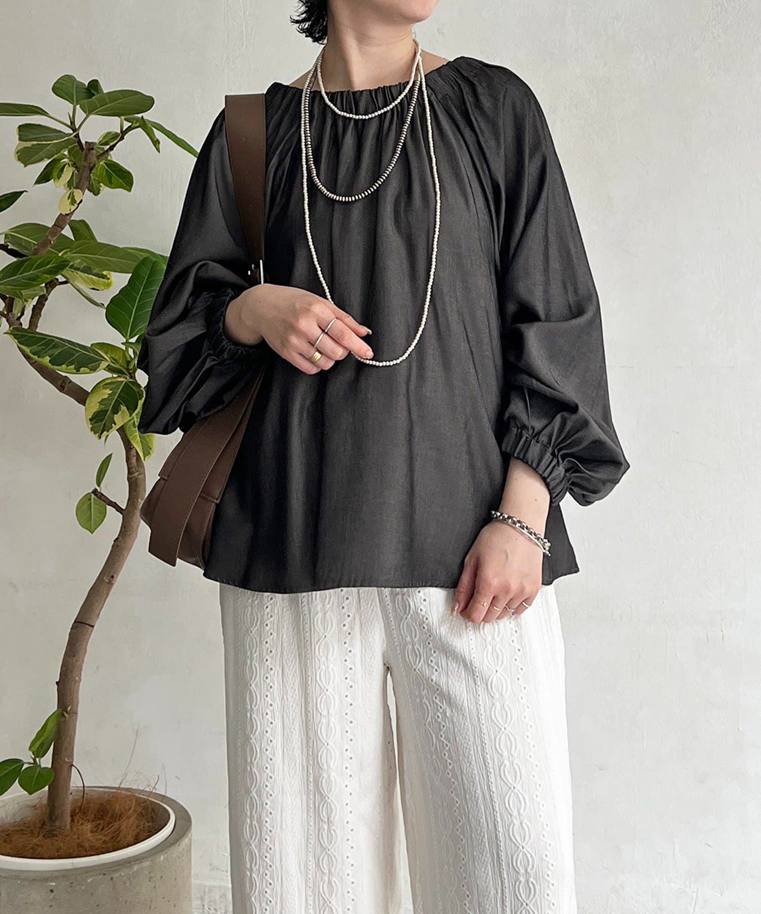 un dix cors(アンディコール) シャンブレーギャザーブラウス