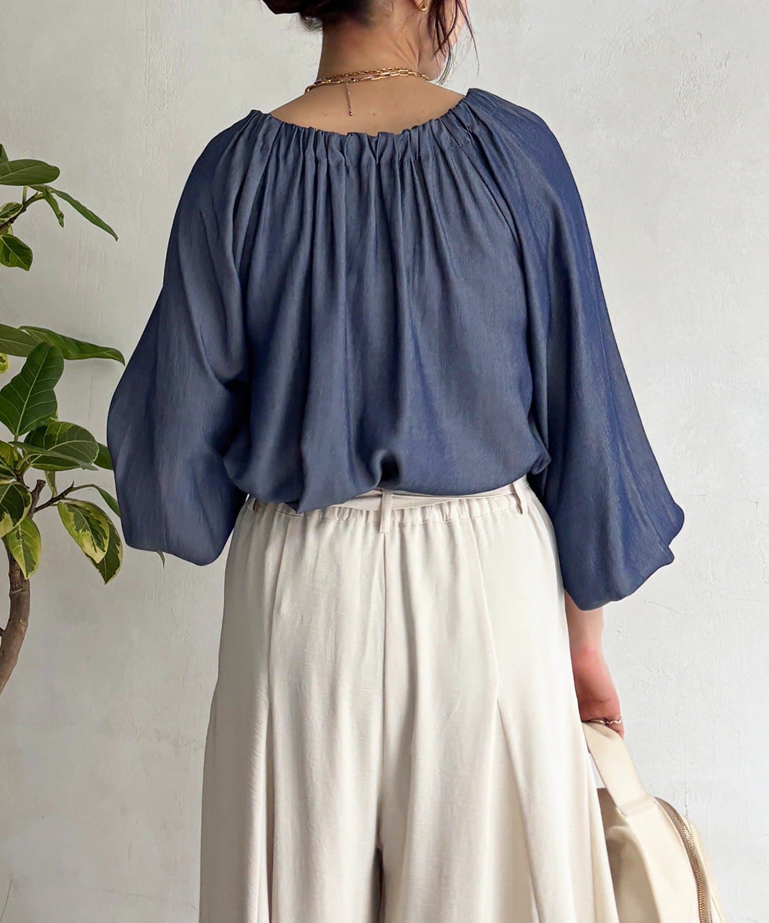 un dix cors(アンディコール) シャンブレーギャザーブラウス