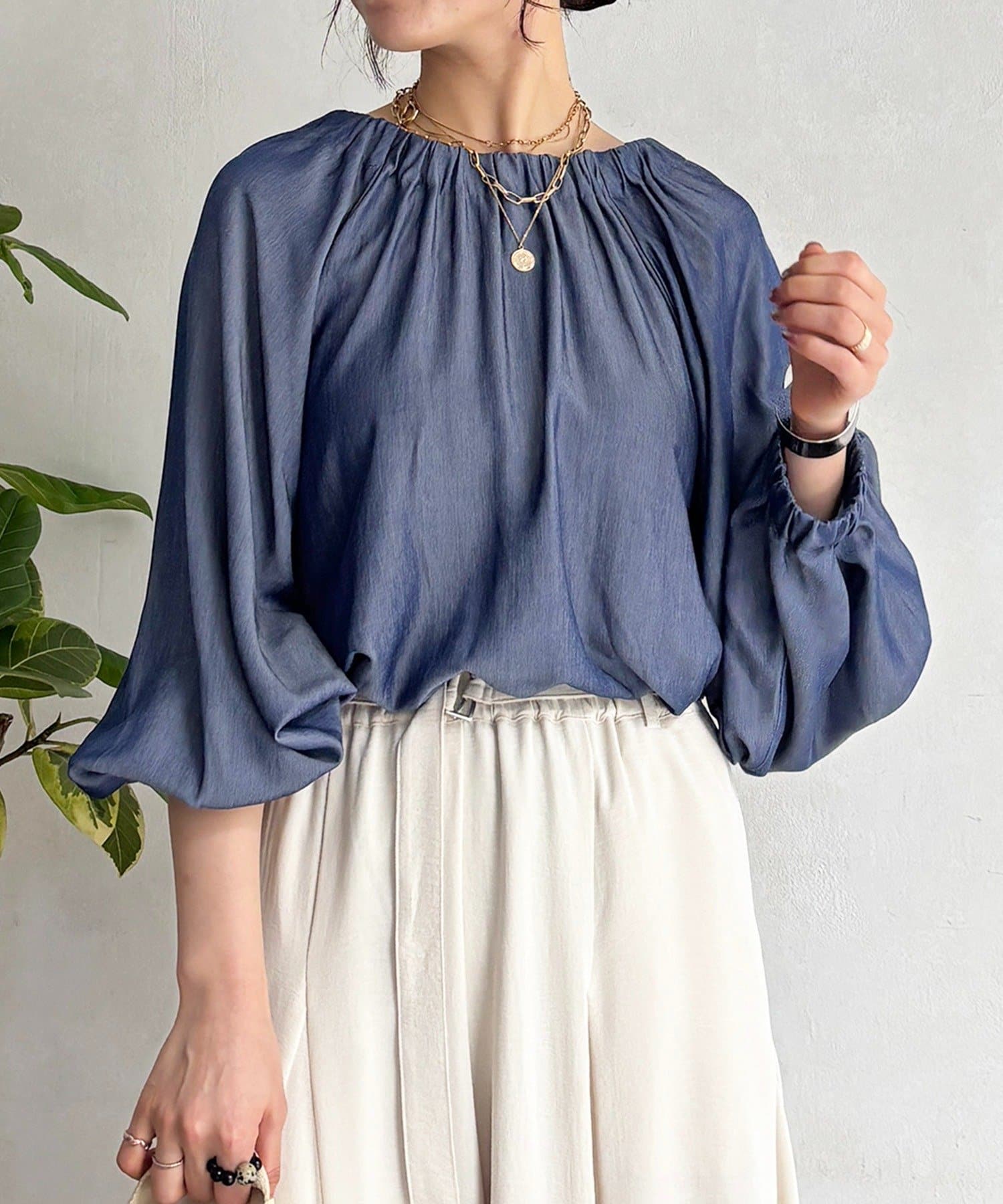 un dix cors(アンディコール) シャンブレーギャザーブラウス