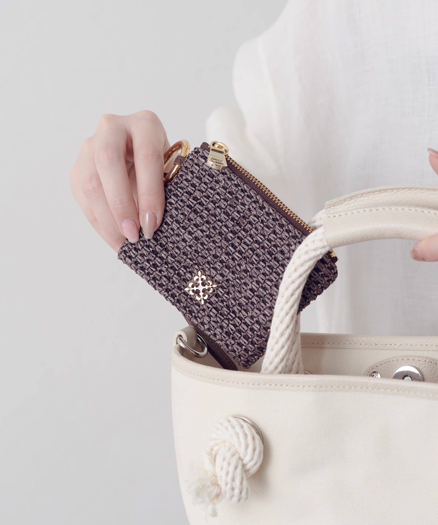 russet(ラシット) ナイロンラフィアスクエアマルチケース