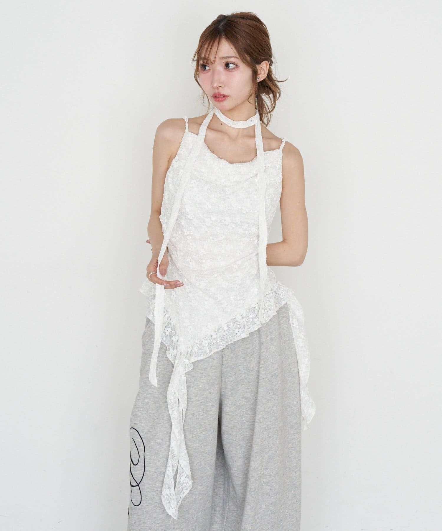 RAY CASSIN(レイカズン) タイ付サイドフリルキャミ