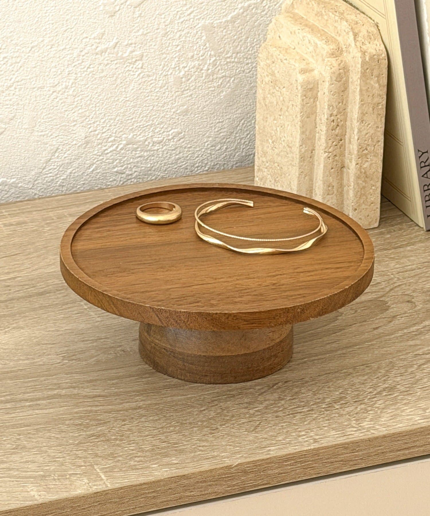 3COINS(スリーコインズ) 脚付きトレイ