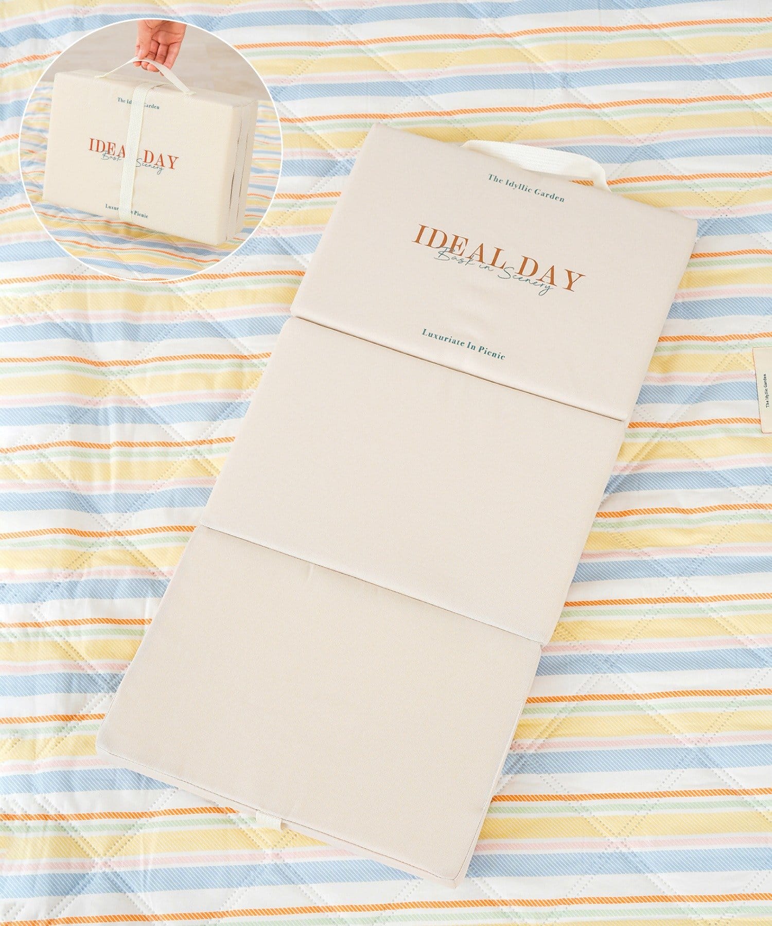 3COINS(スリーコインズ) 三つ折りレジャークッション／SPRING PICNIC