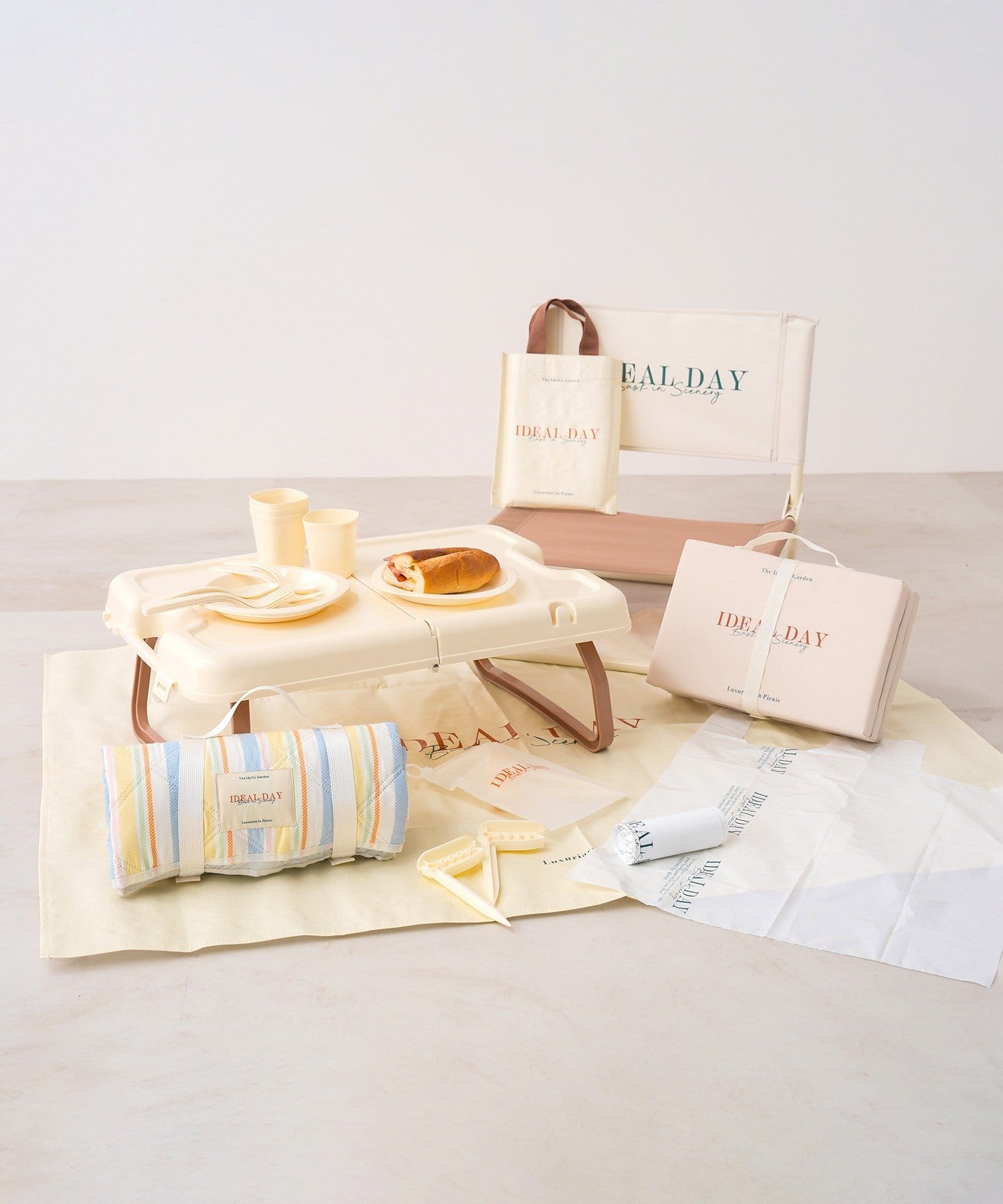 3COINS(スリーコインズ) レジャー用ロールポリ袋／SPRING PICNIC