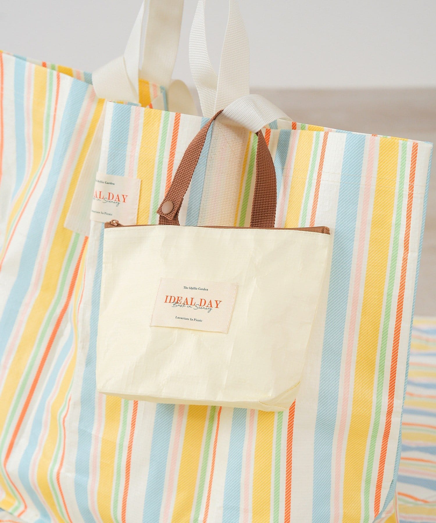 3COINS(スリーコインズ) レジャー用吊り下げポーチ／SPRING PICNIC