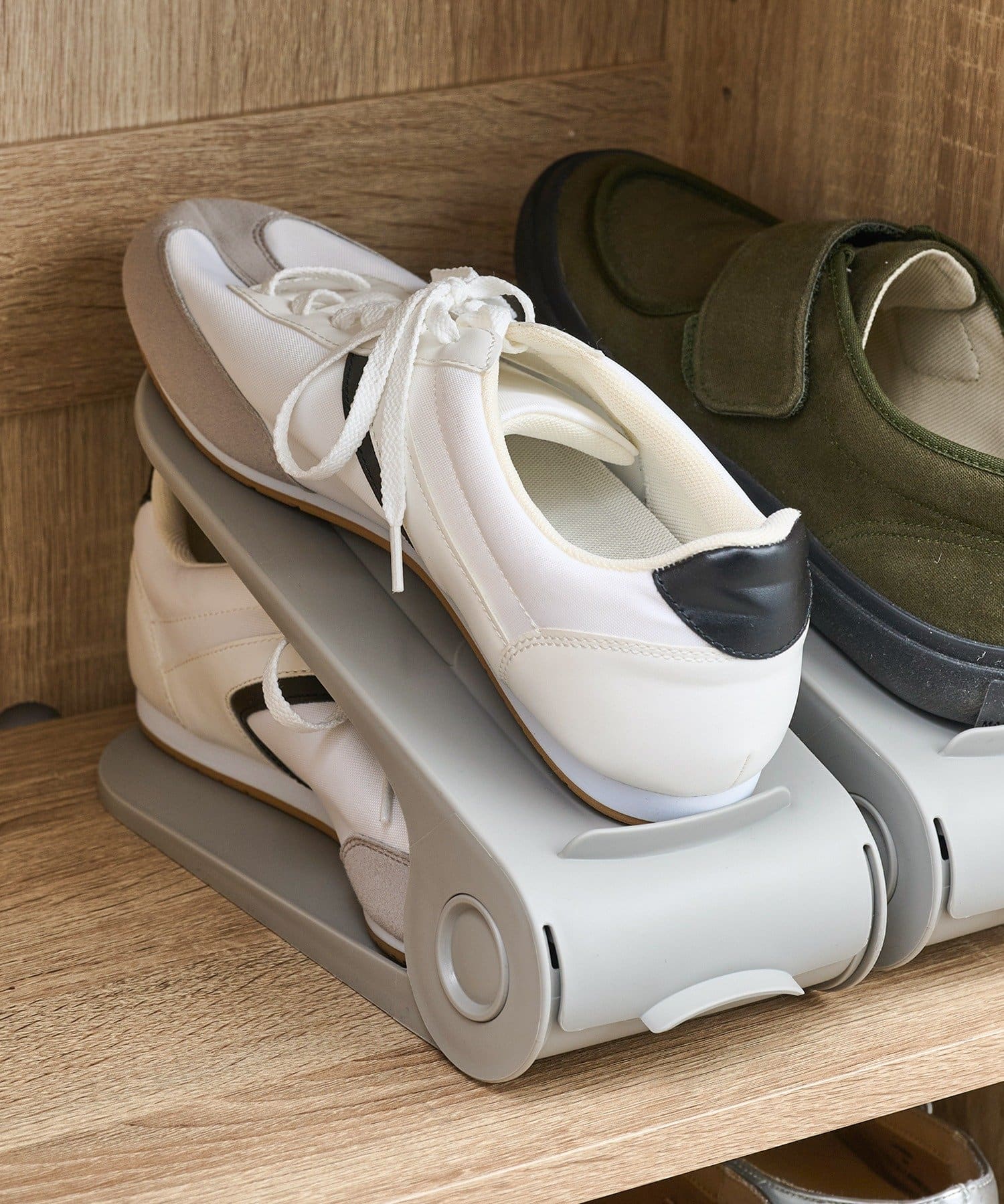 3COINS(スリーコインズ) コンパクトシューズ収納