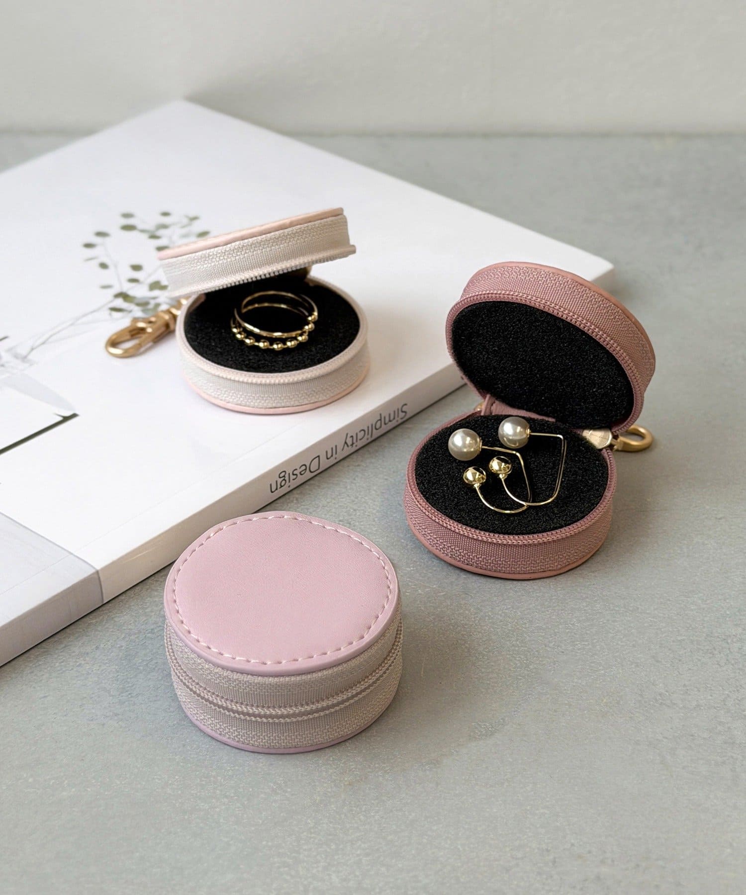 3COINS(スリーコインズ) ミニアクセポーチ