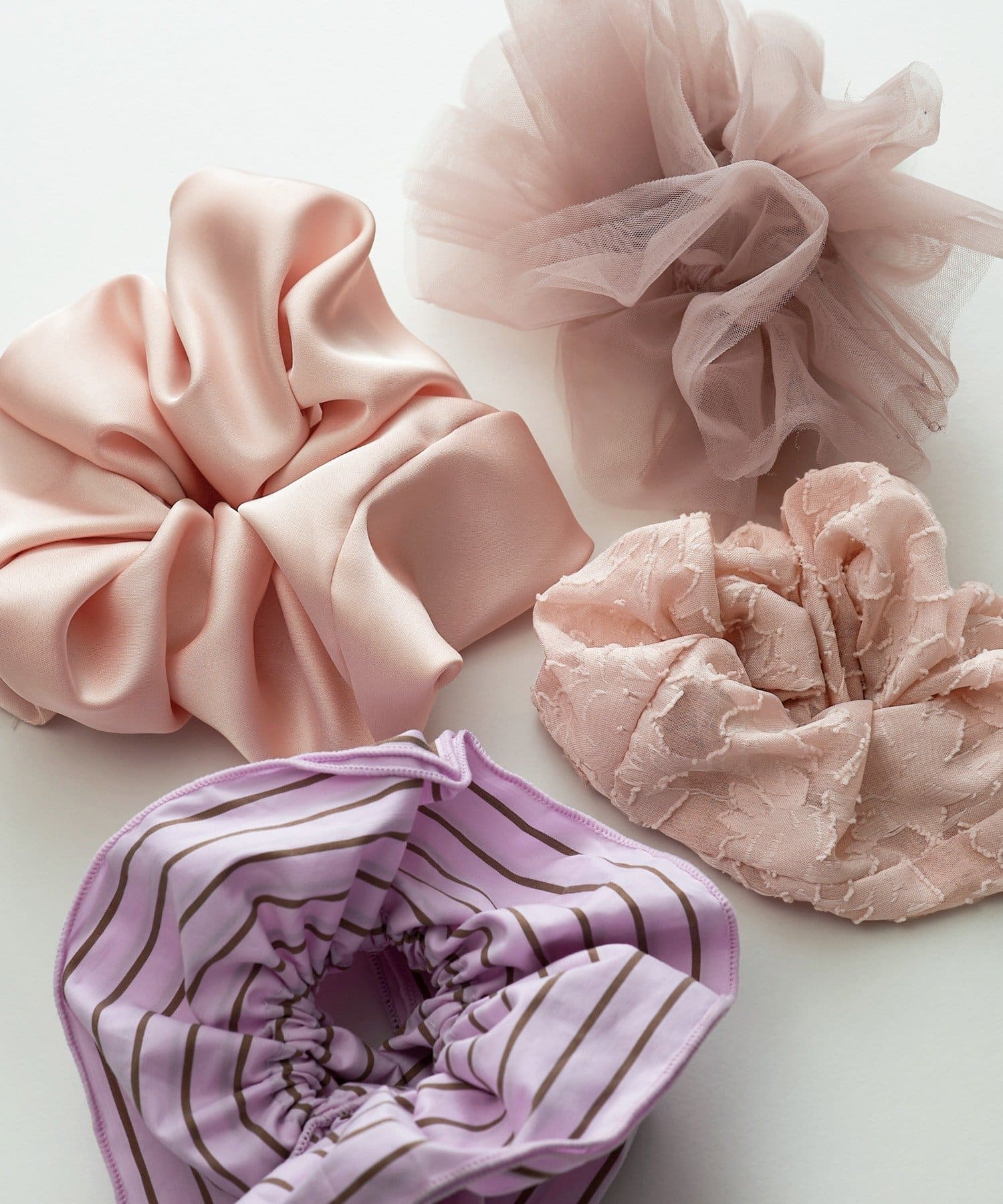 3COINS(スリーコインズ) チュールシュシュ