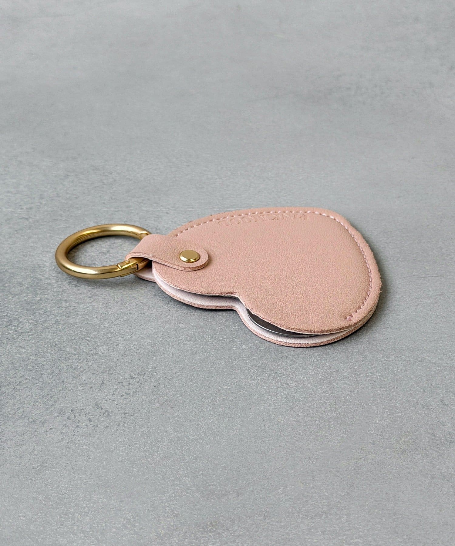 3COINS(スリーコインズ) カラビナ付きハートミラー