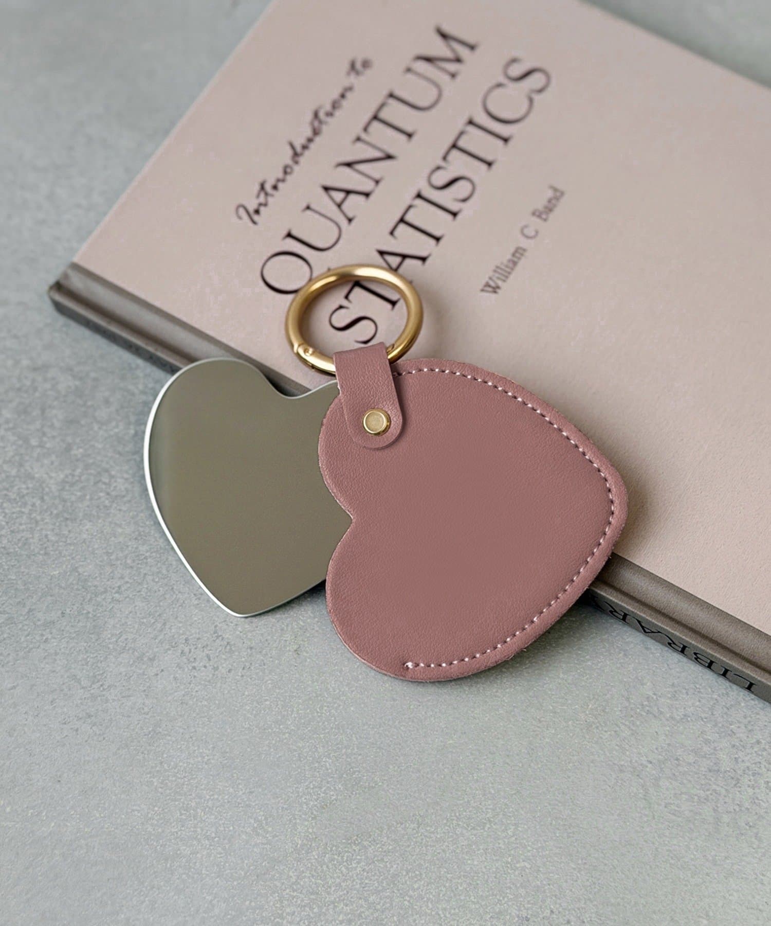 3COINS(スリーコインズ) カラビナ付きハートミラー