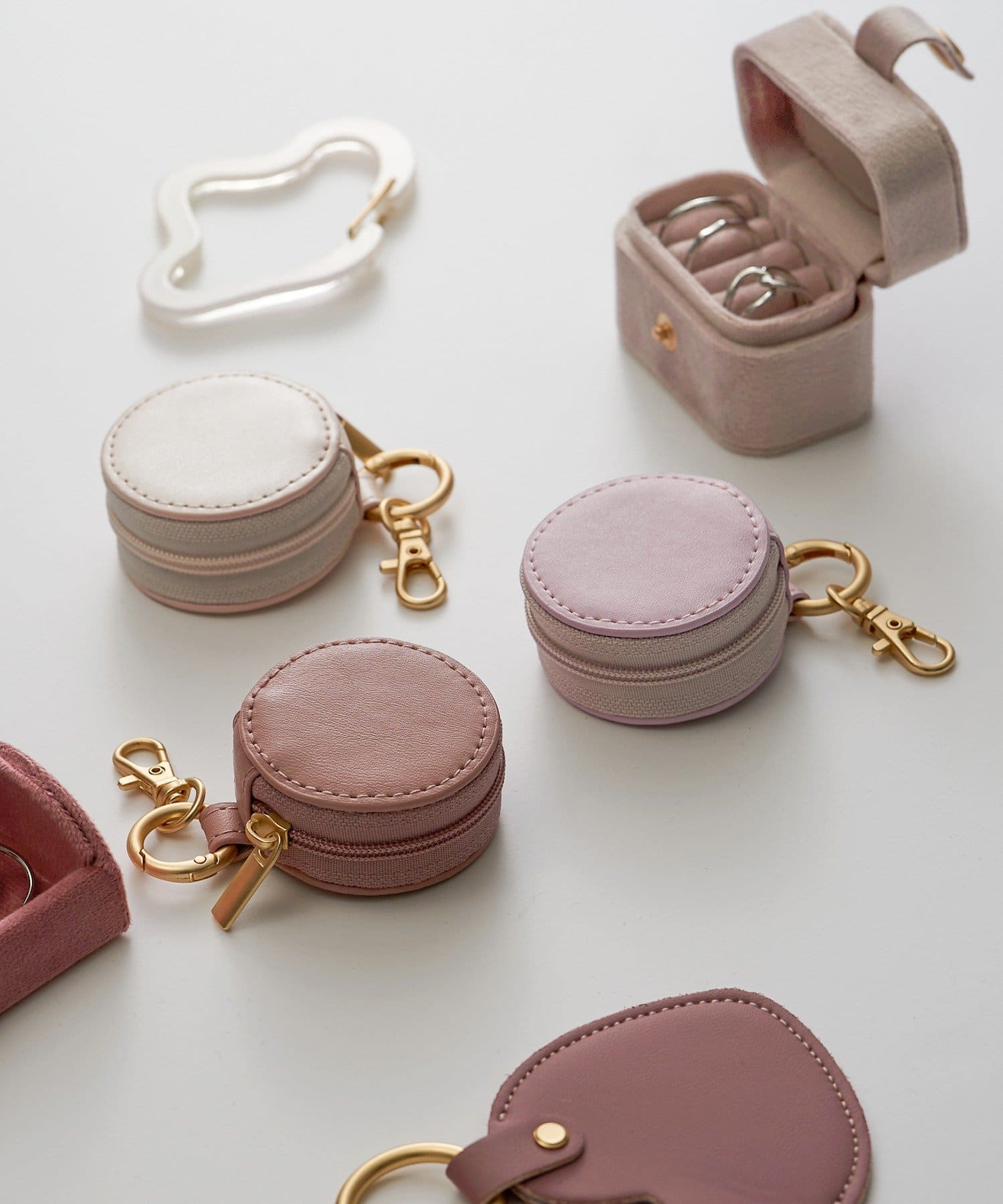 3COINS(スリーコインズ) ベロアミニアクセサリーケース