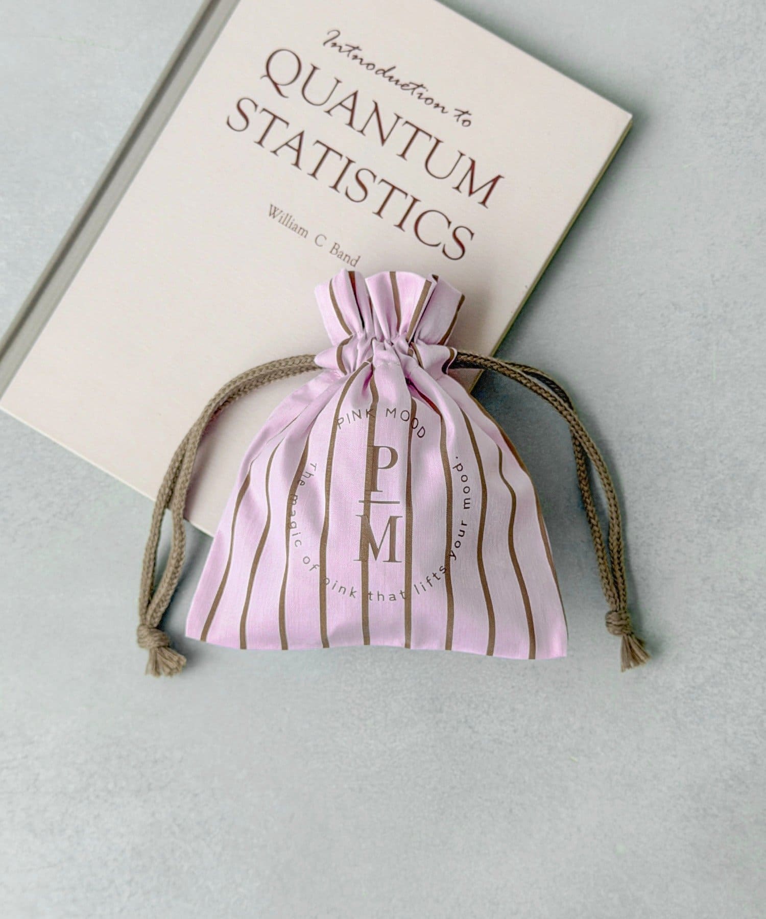 3COINS(スリーコインズ) 巾着ポーチ