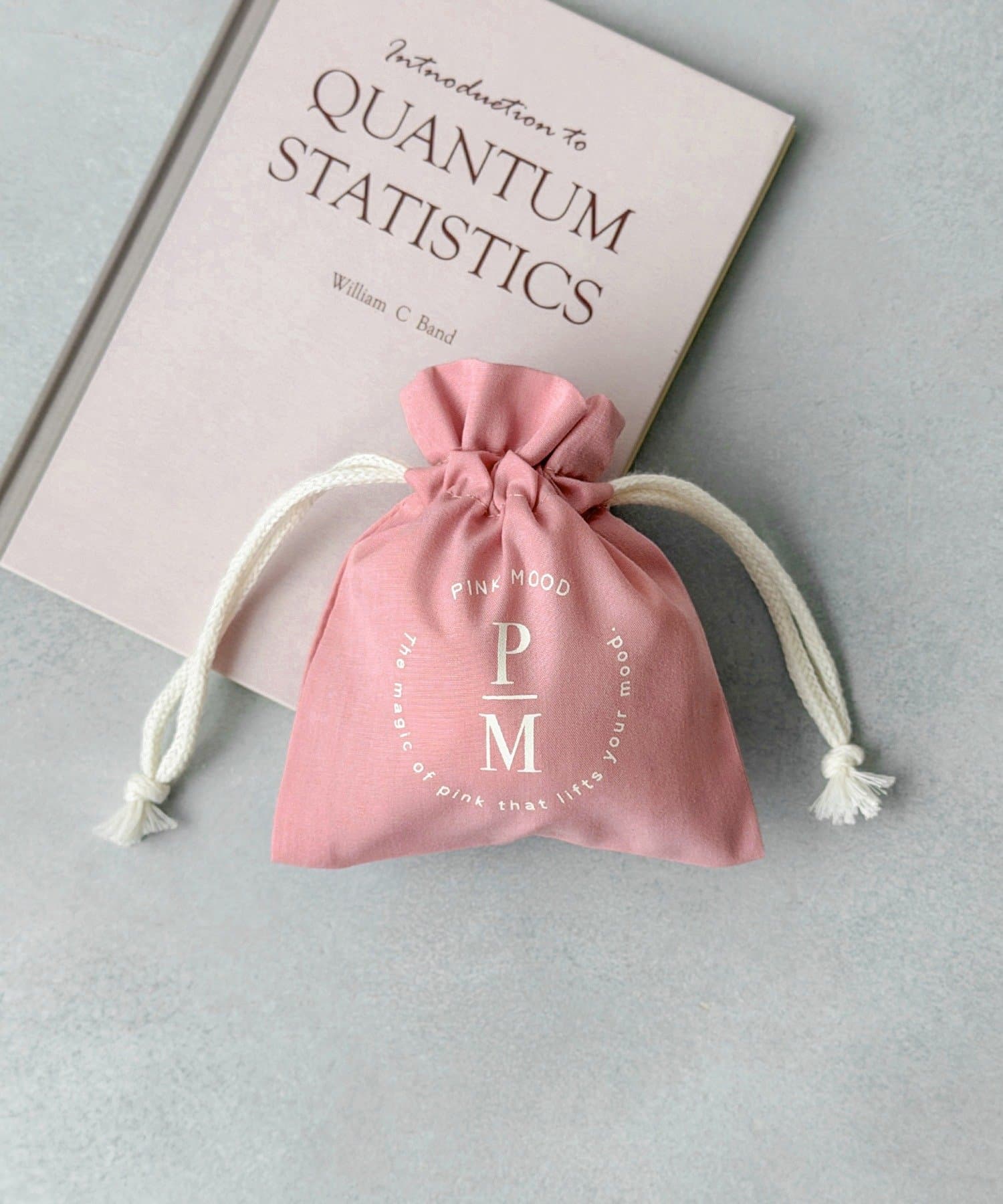 3COINS(スリーコインズ) 巾着ポーチ