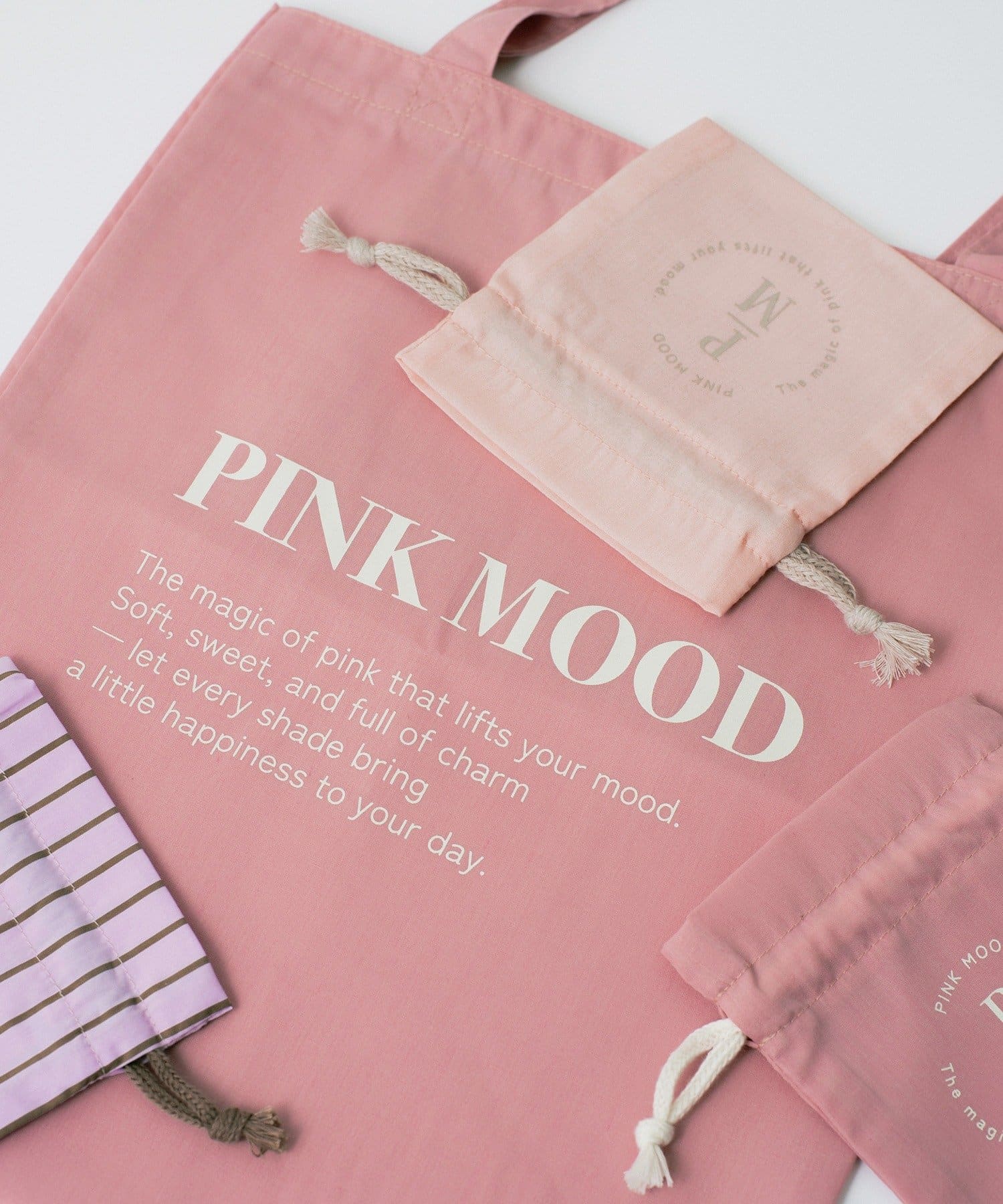 3COINS(スリーコインズ) ロゴトートバッグ