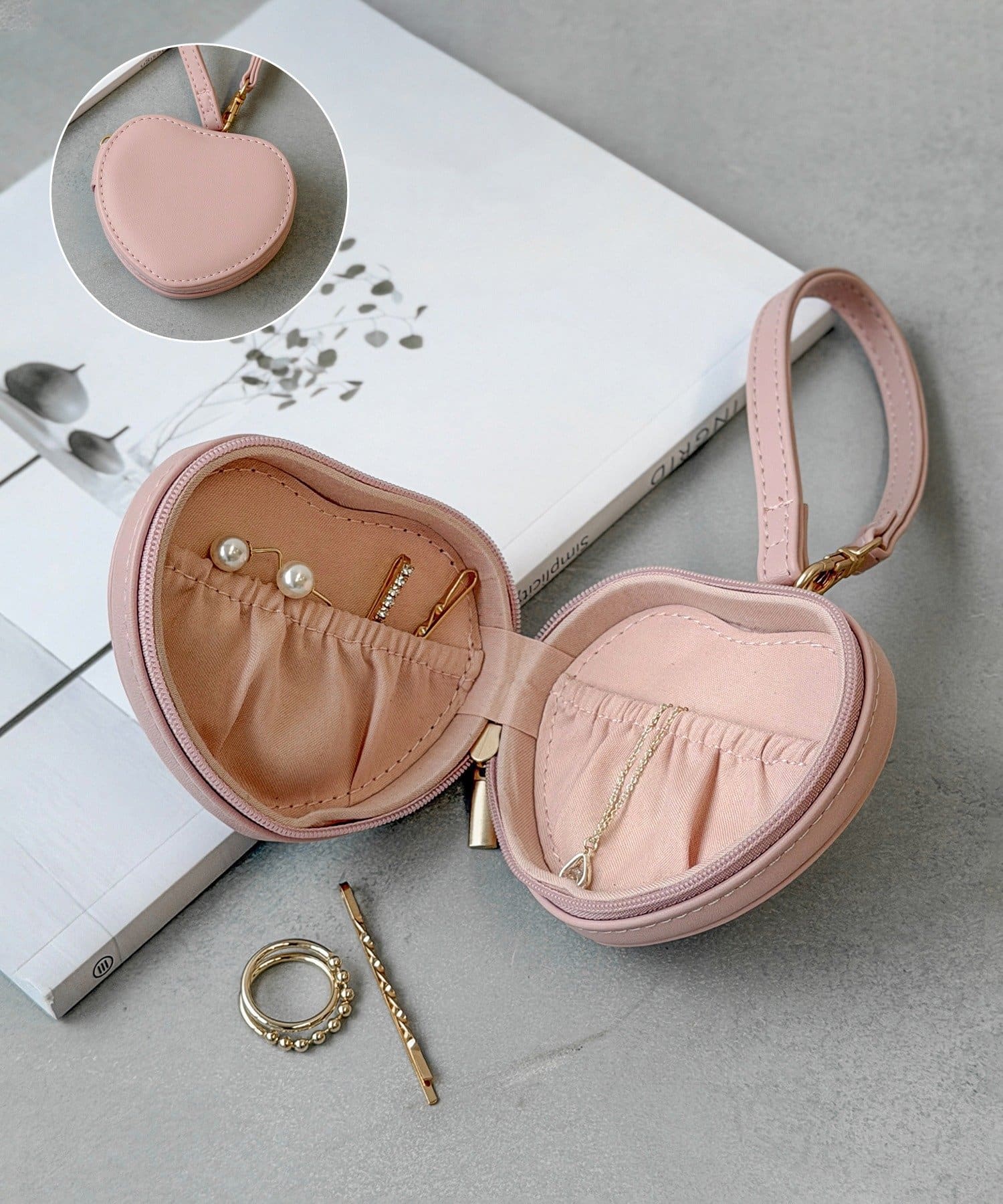 3COINS(スリーコインズ) ハートアクセサリーポーチ