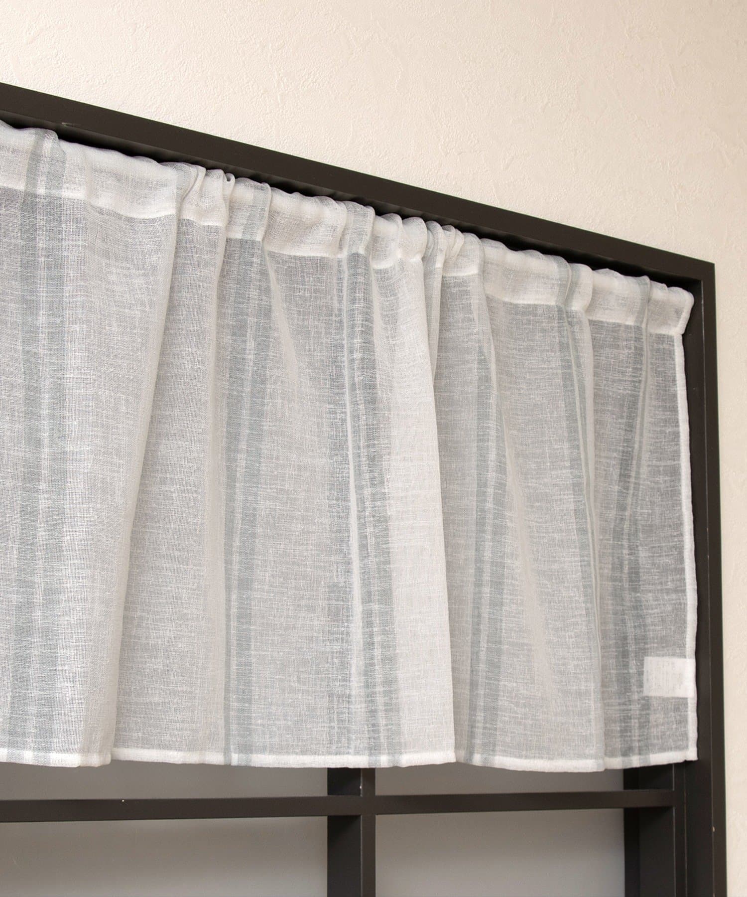 ラインカフェカーテン：45×105cm | 3COINS(スリーコインズ)ライフ
