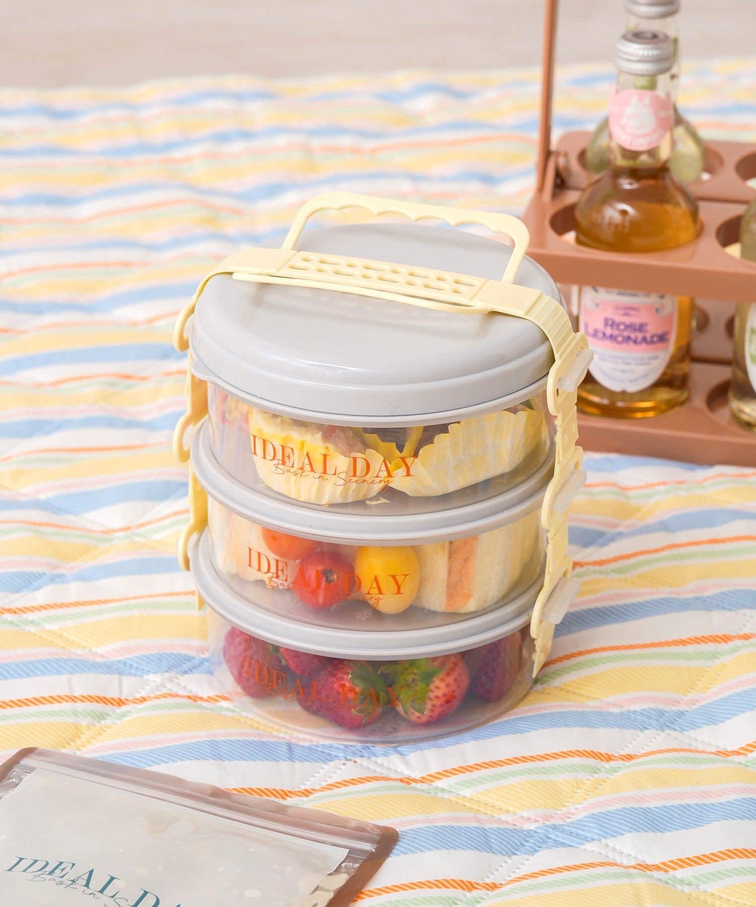 3COINS(スリーコインズ) 3段お弁当箱：丸／SPRING PICNIC