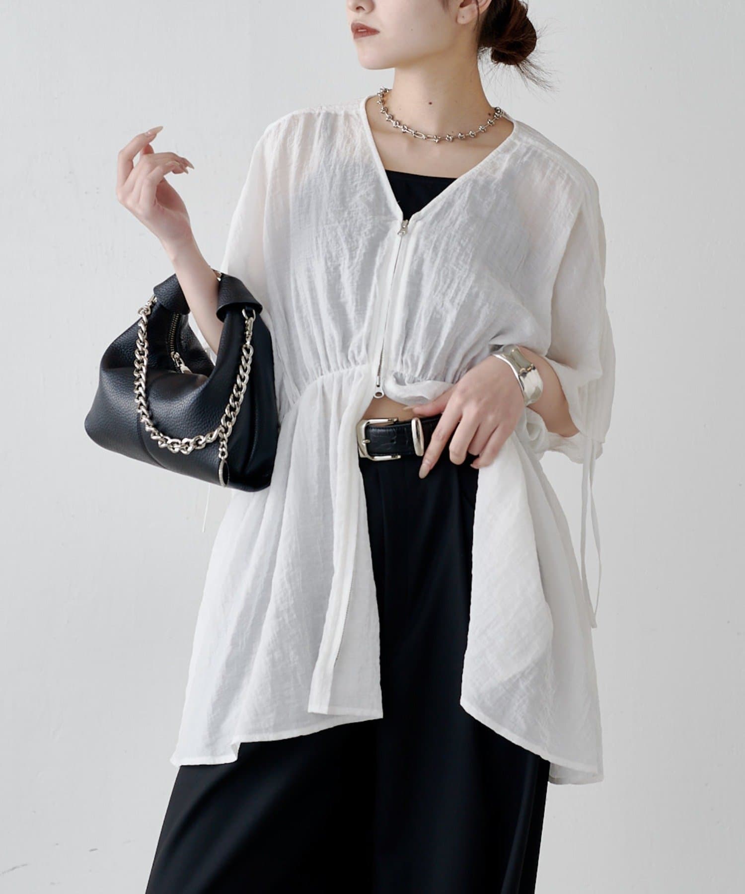 Lui's(ルイス) シアーギャザ‐VネックZIPブラウス