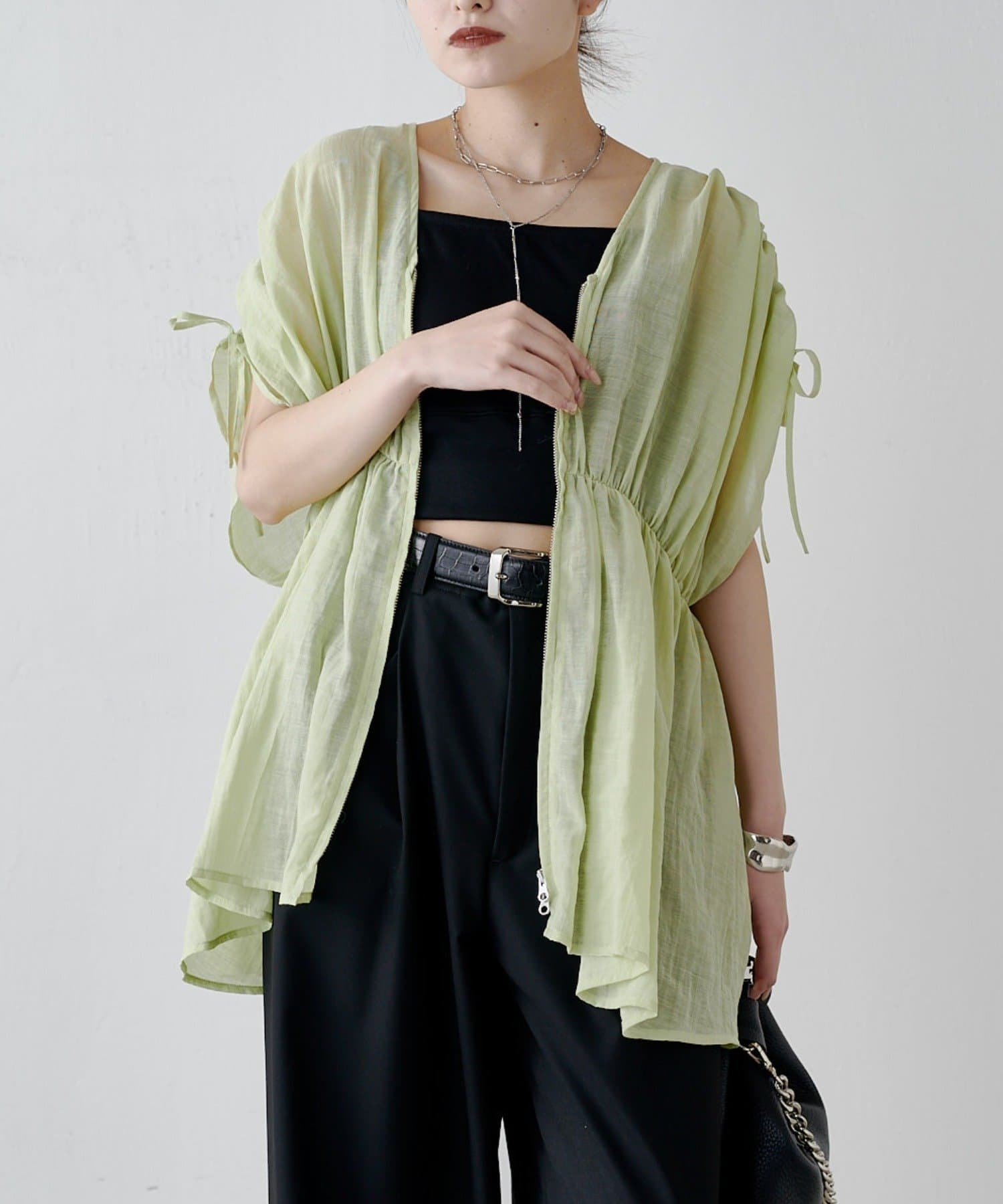 Lui's(ルイス) シアーギャザ‐VネックZIPブラウス