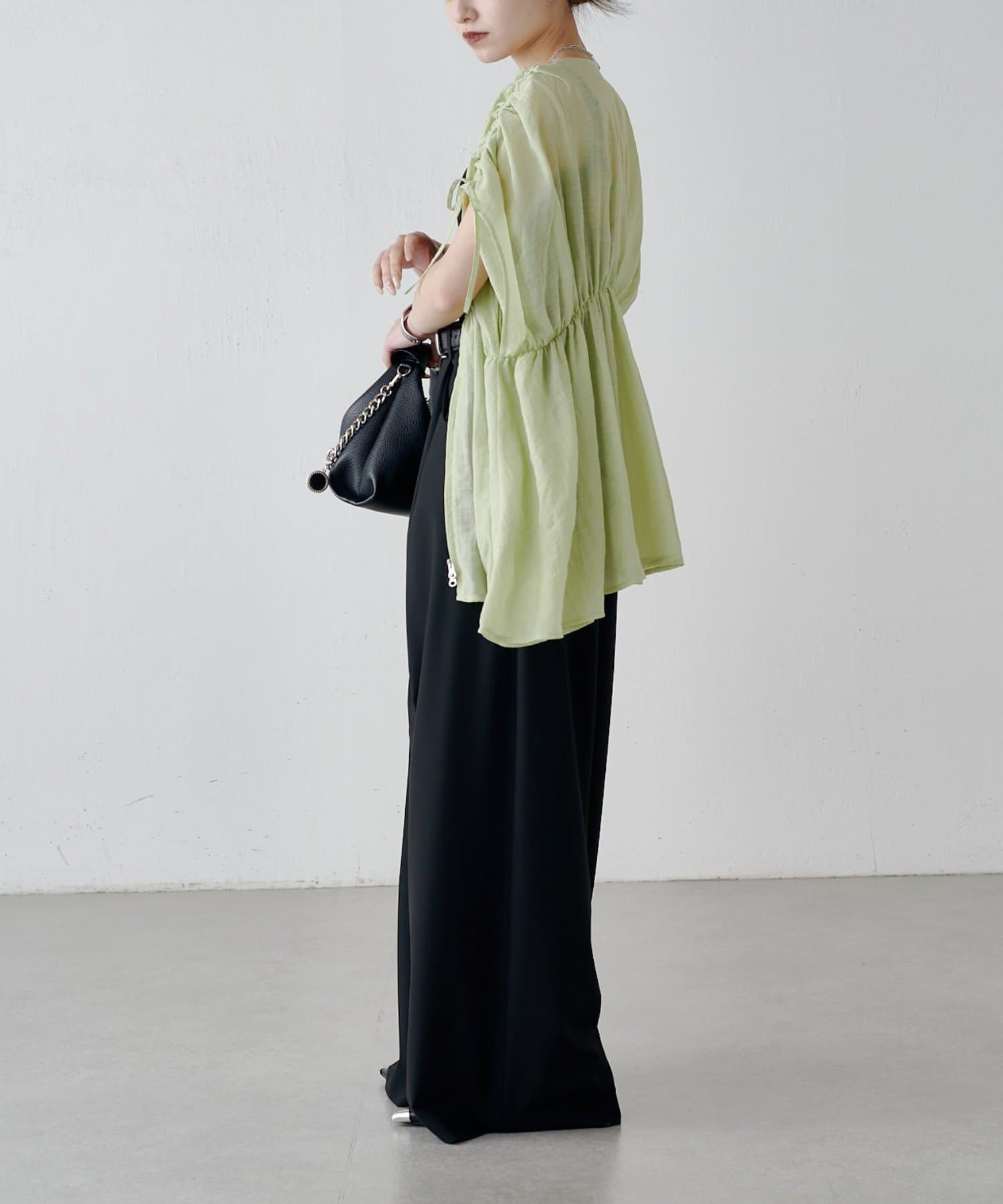 Lui's(ルイス) シアーギャザーVネックZIPブラウス