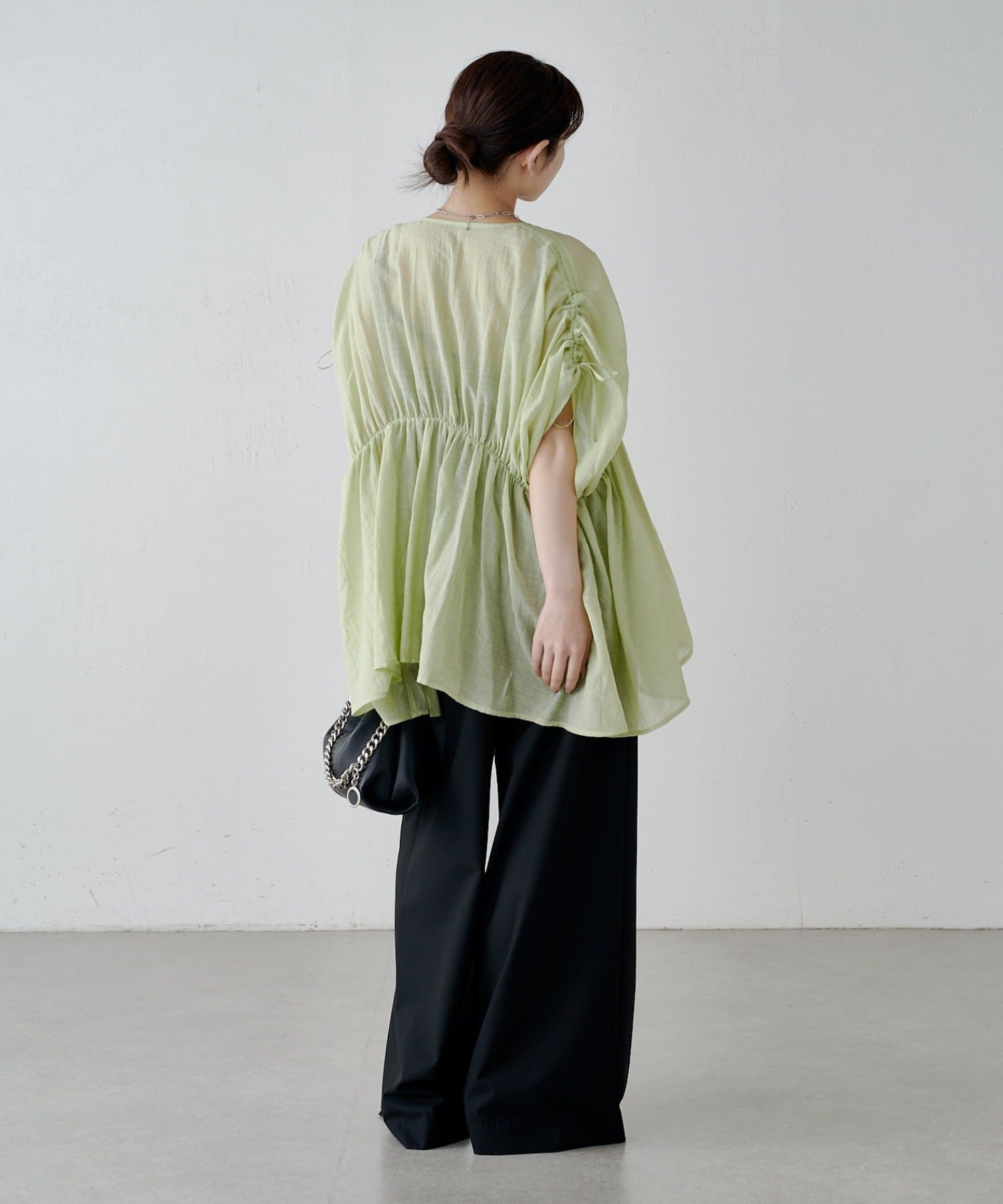 Lui's(ルイス) シアーギャザ‐VネックZIPブラウス