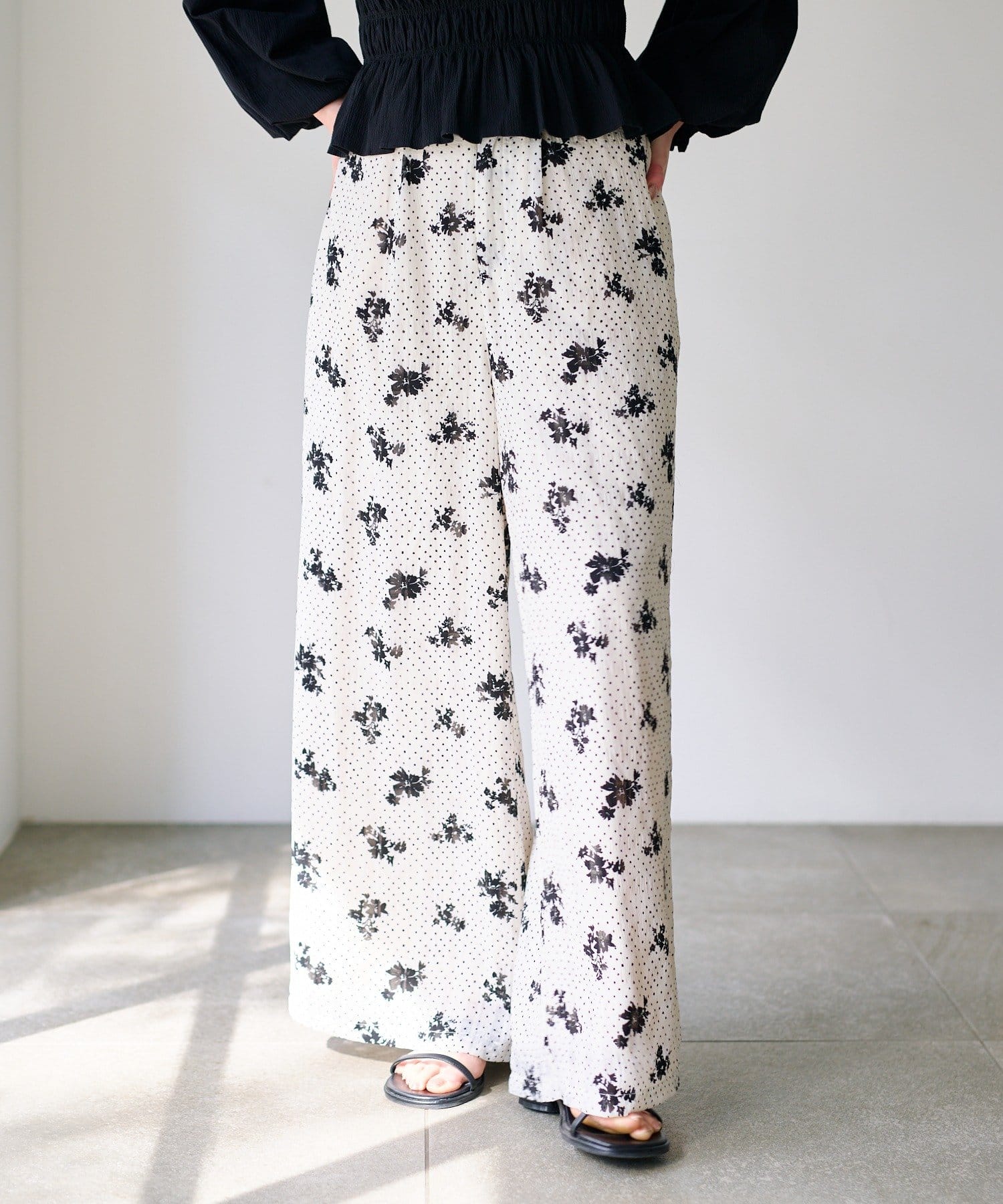 Kastane(カスタネ) 【2.20(金)12:00発売/WEB先行】ドットフラワーパンツ