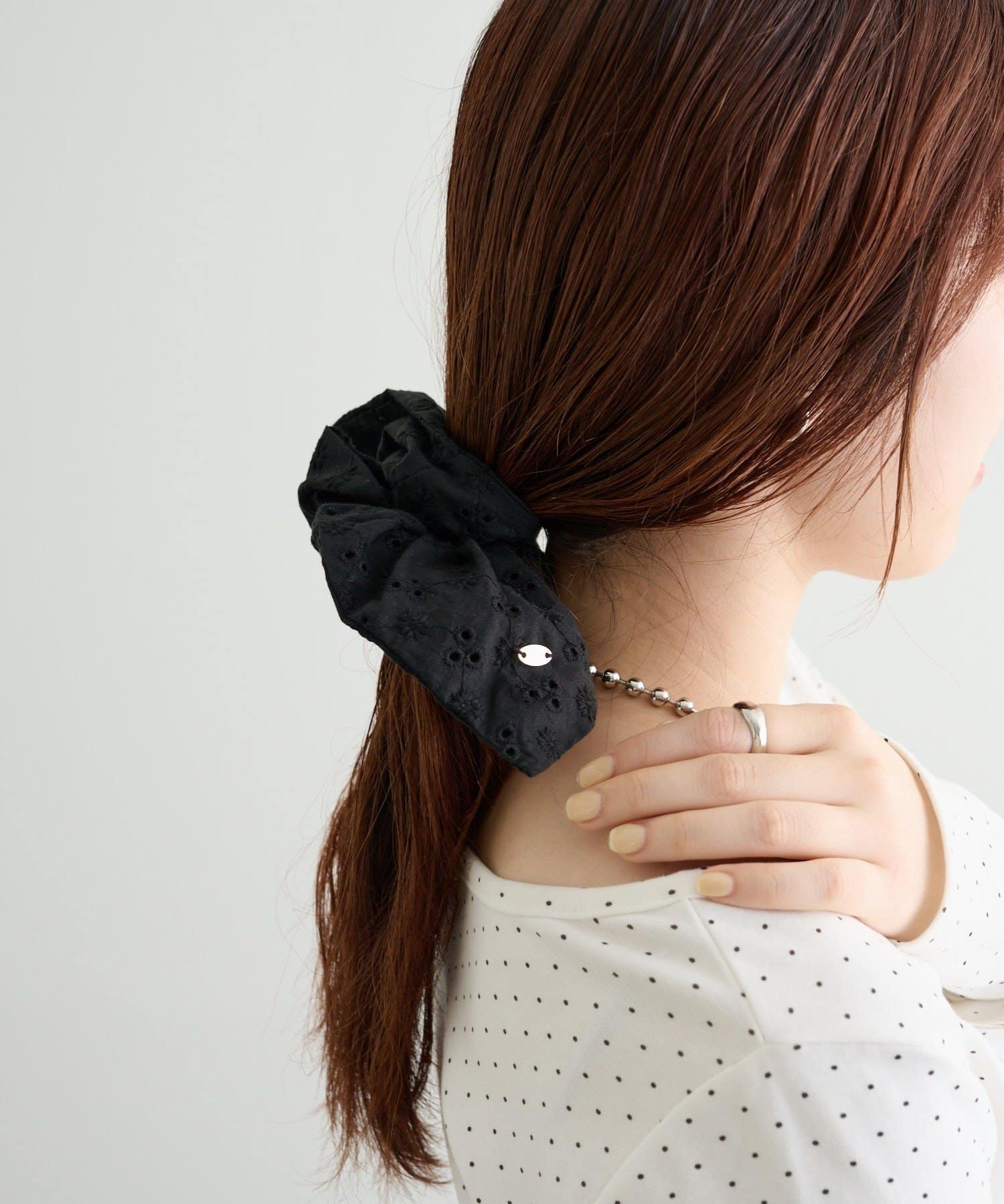 mystic(ミスティック) チャーム付きフラワーシュシュ