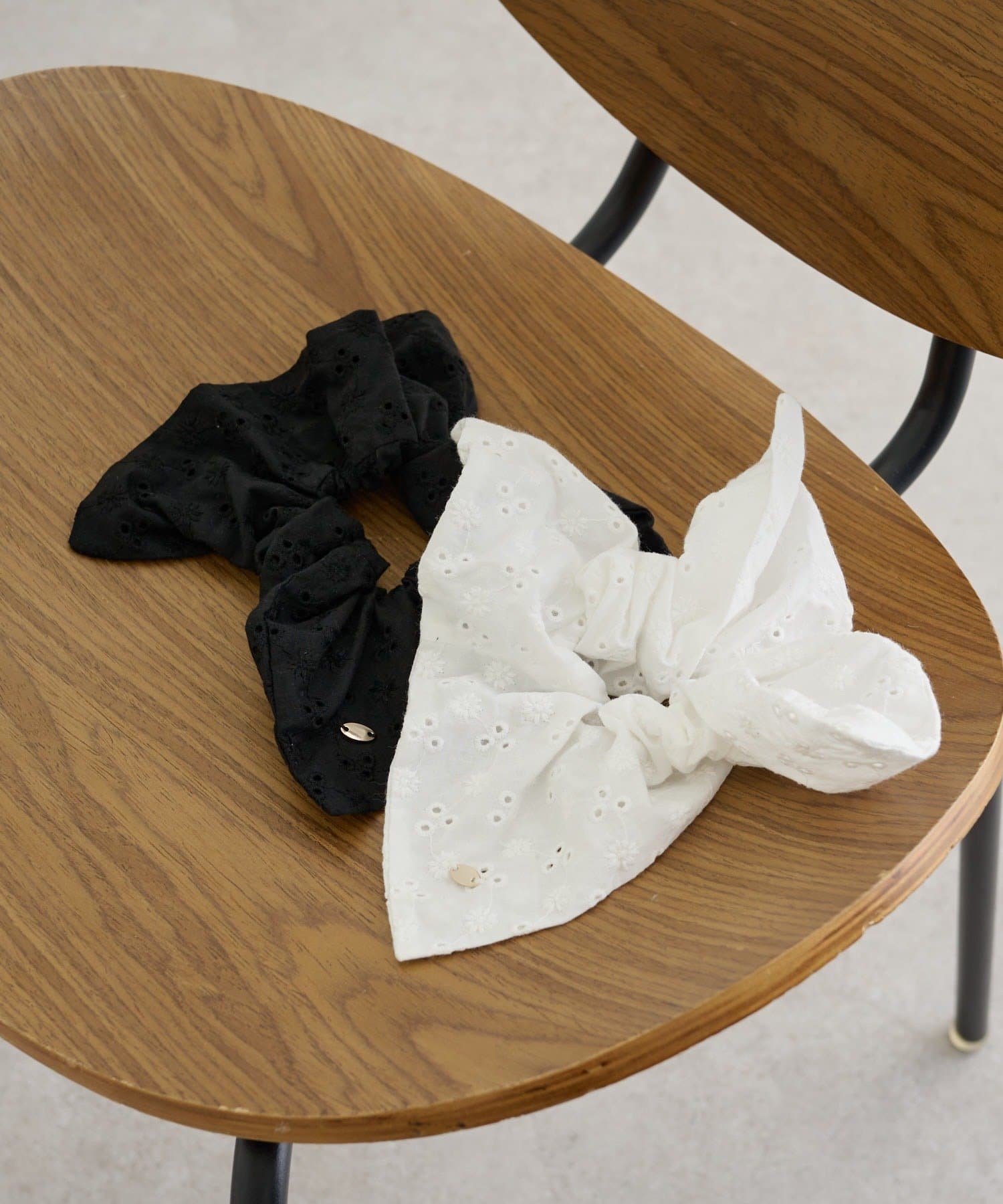 mystic(ミスティック) チャーム付きフラワーシュシュ