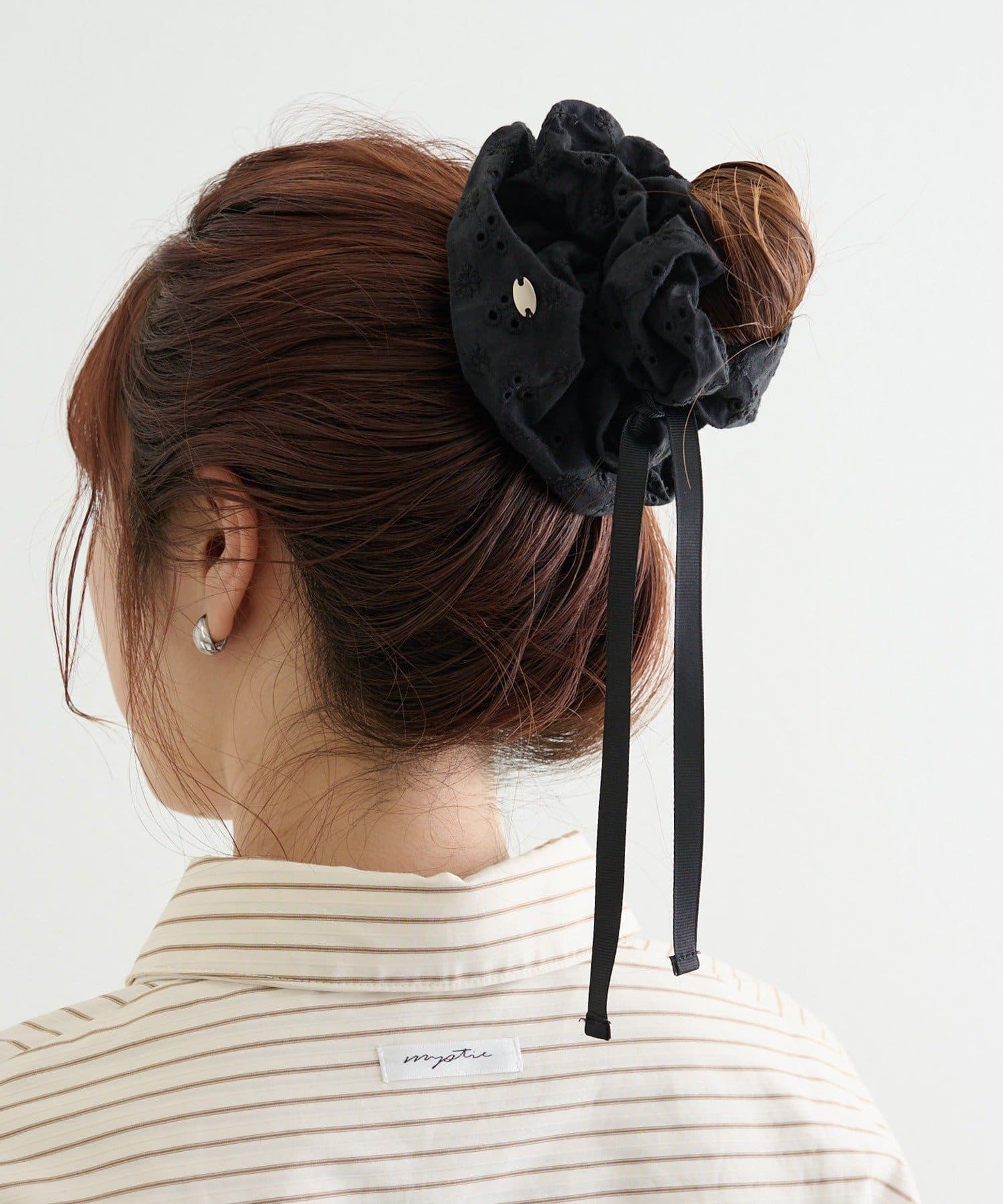 mystic(ミスティック) フラワー刺繍シュシュ