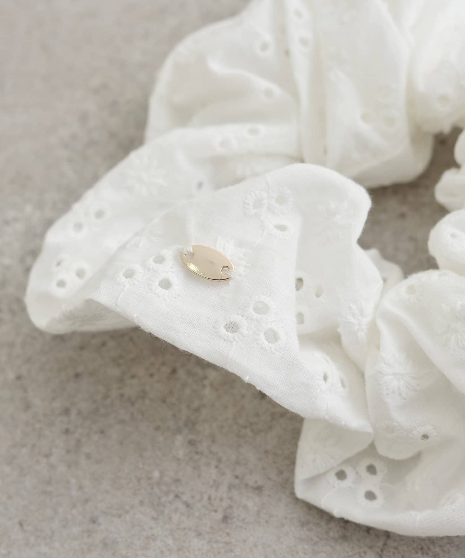 mystic(ミスティック) フラワー刺繍シュシュ