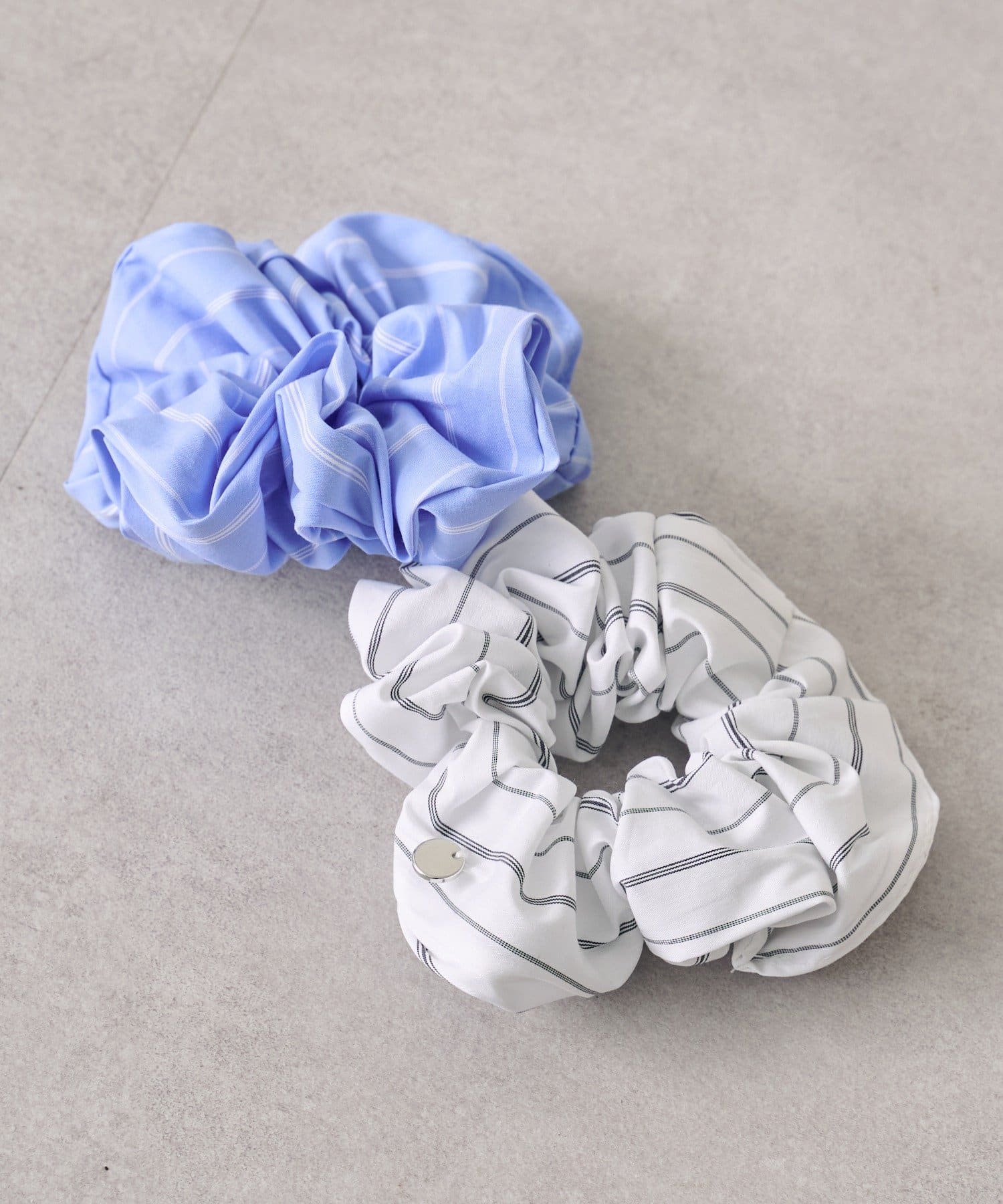 mystic(ミスティック) チャーム付きストライプシュシュ