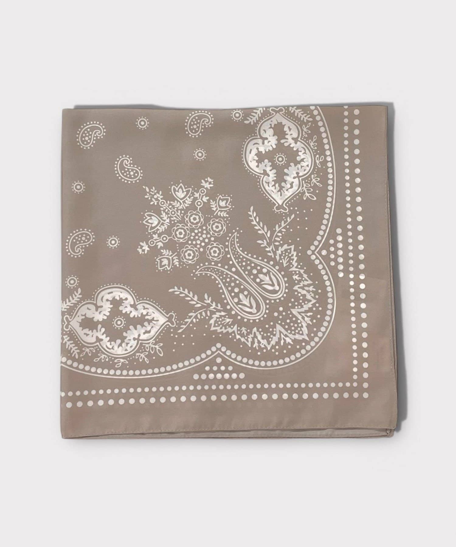 FREDY & GLOSTER(フレディ アンド グロスター) 【イタリア製】バンダナ柄ペイズリースカーフ