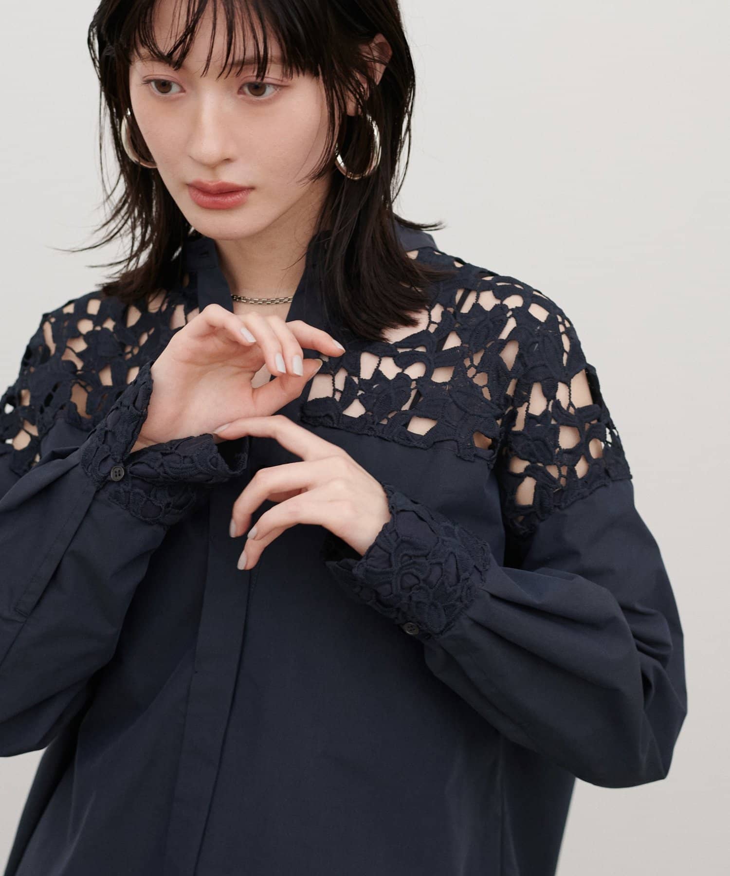 刺繍レース切替シャツ | LARUTA(ラルータ)レディース | PAL CLOSET