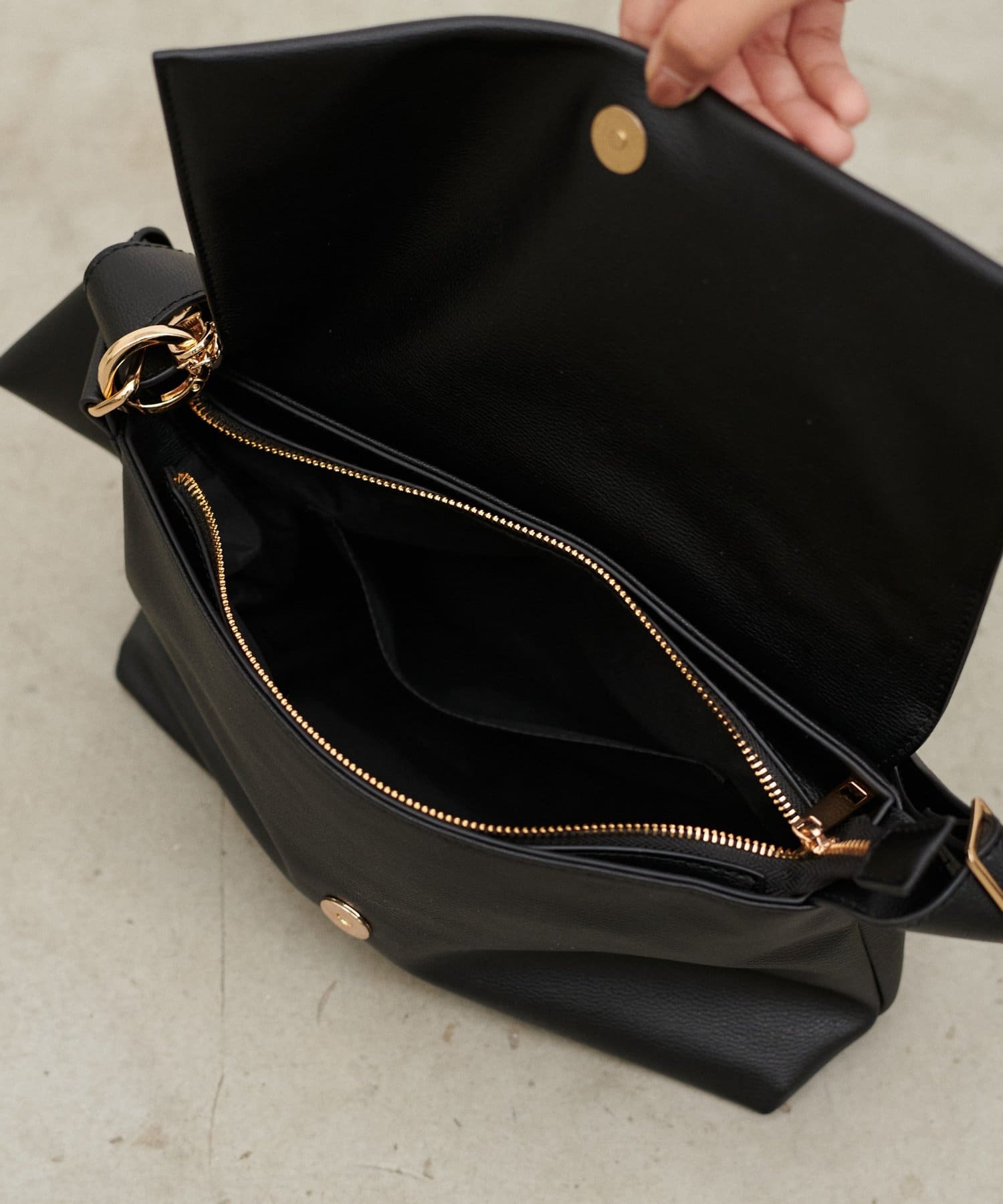 LARUTA(ラルータ) スクエアショルダーバッグ