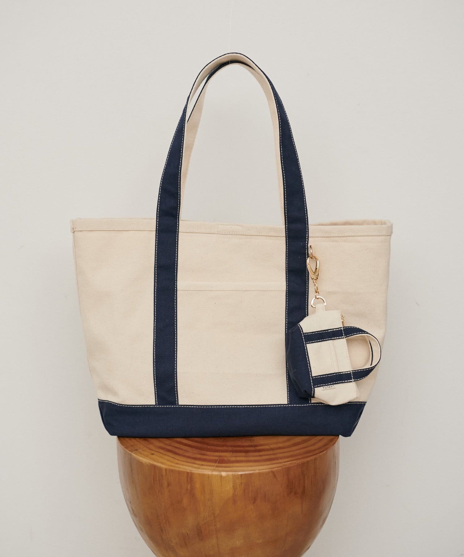 LARUTA(ラルータ) バッグチャーム付きトートバッグ